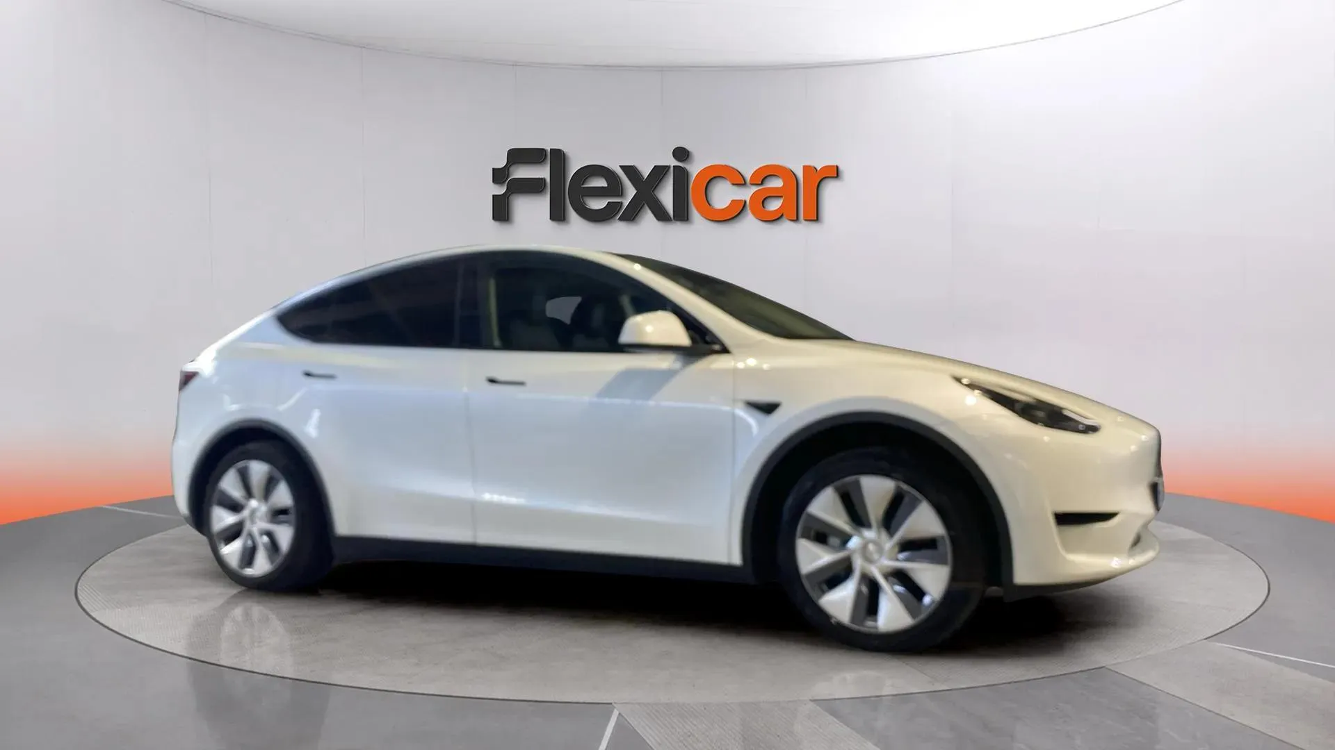 Tesla Model Y Gran Autonomía Tracción Trasera RWD - foto 2