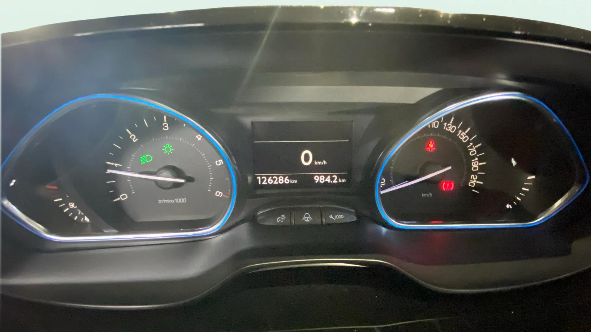 Peugeot 2008 Allure BlueHDi - foto 21