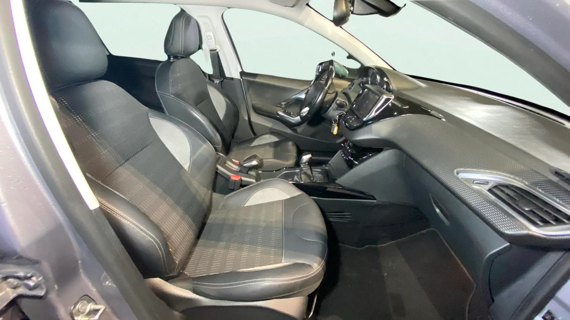 Peugeot 2008 Allure BlueHDi - foto 18