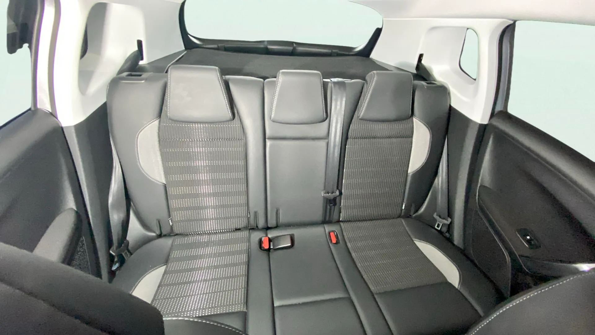 Peugeot 2008 Allure BlueHDi - foto 19