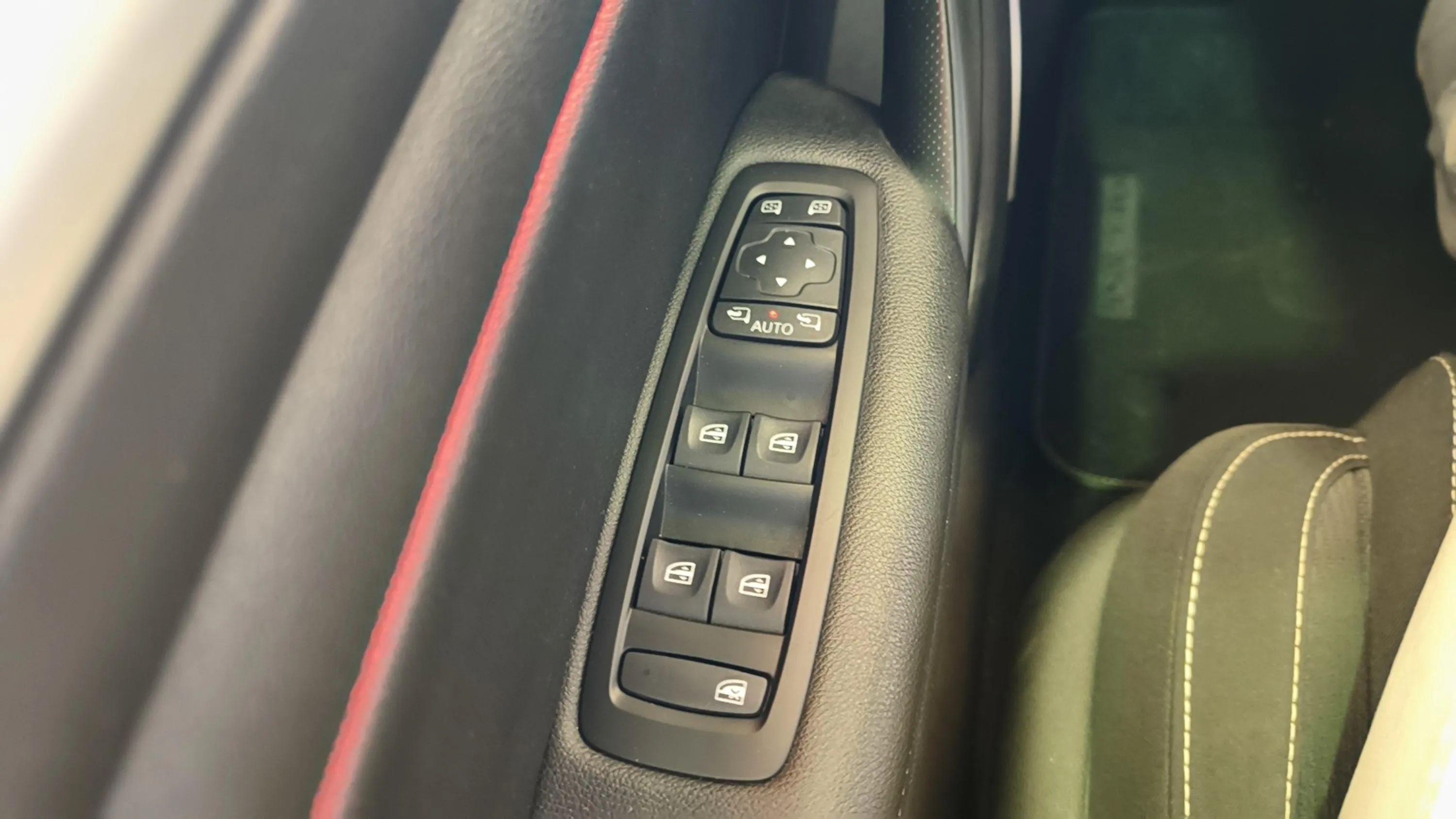 Renault Mégane Zen TCe GPF -SS - foto 32