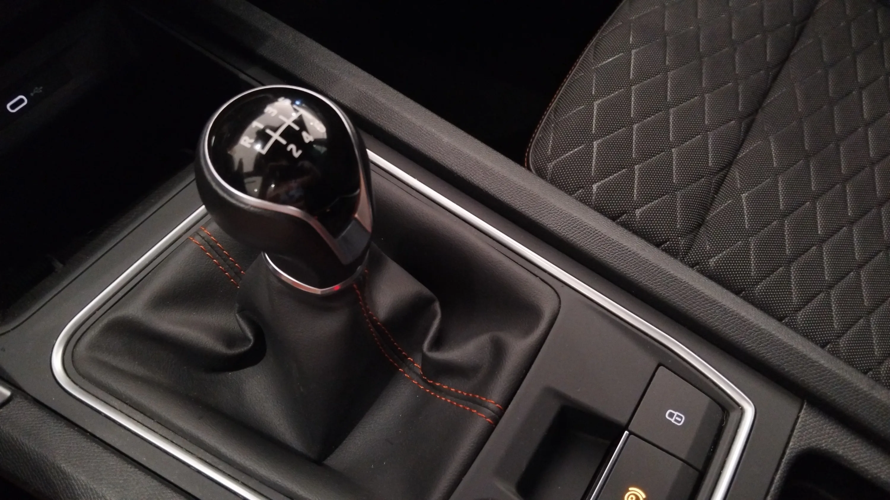 SEAT León 1.5 TSI FR 25 Aniversario - foto 13