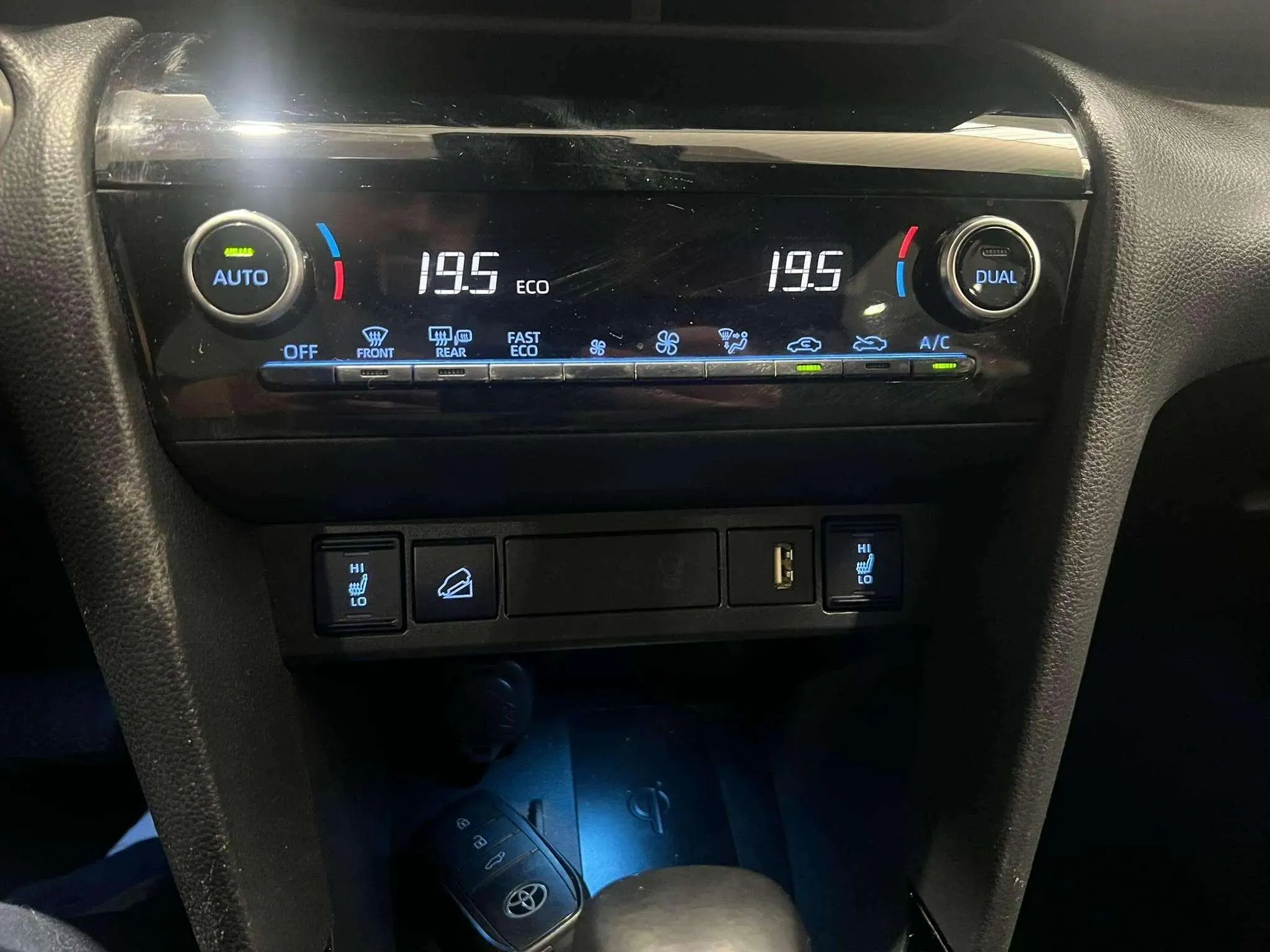 Toyota Yaris Cross 1.5 120H Premiere Edition - foto 13