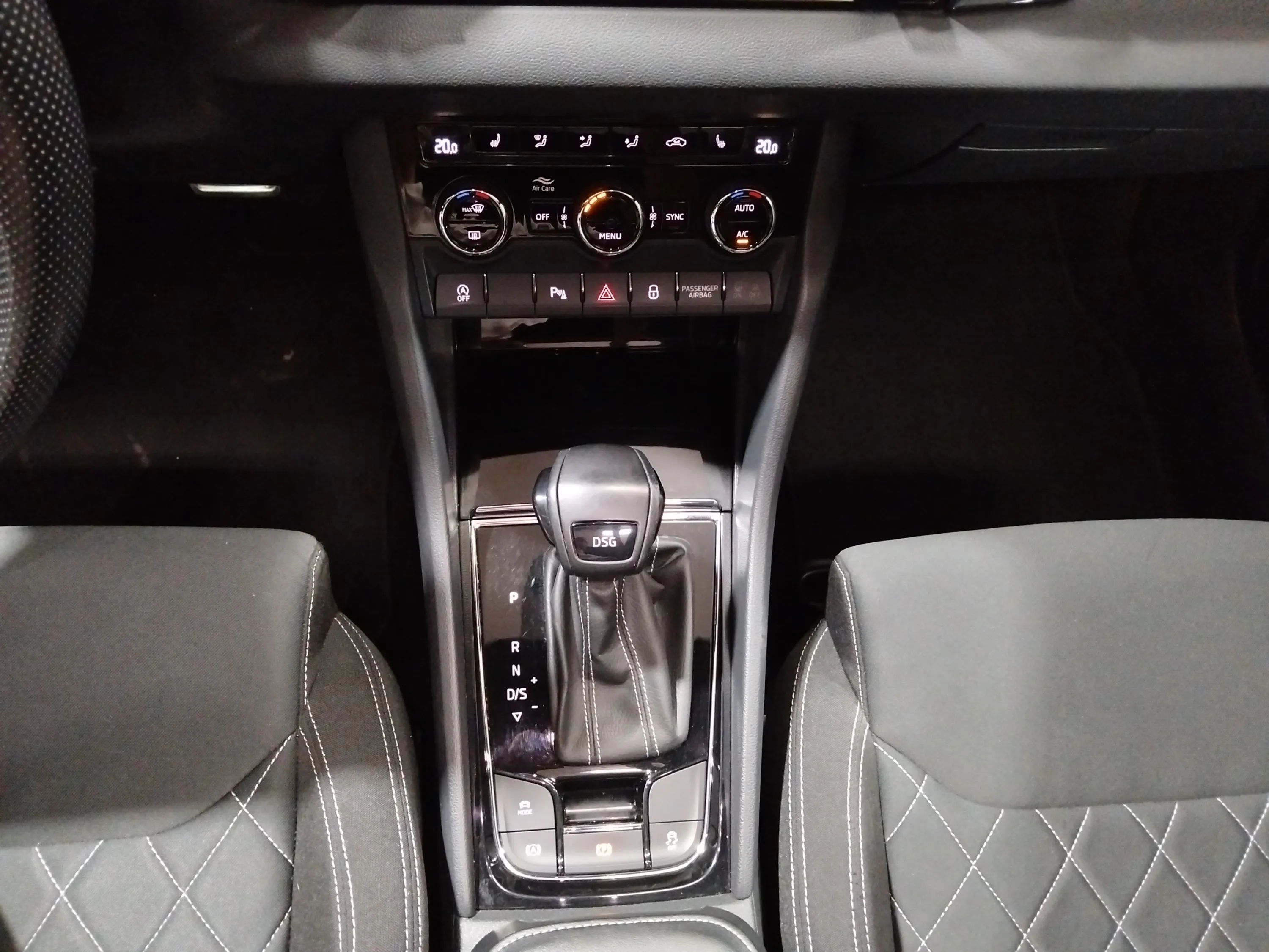 Škoda Karoq 1.5 TSI DSG ACT 125 Aniv - foto 20