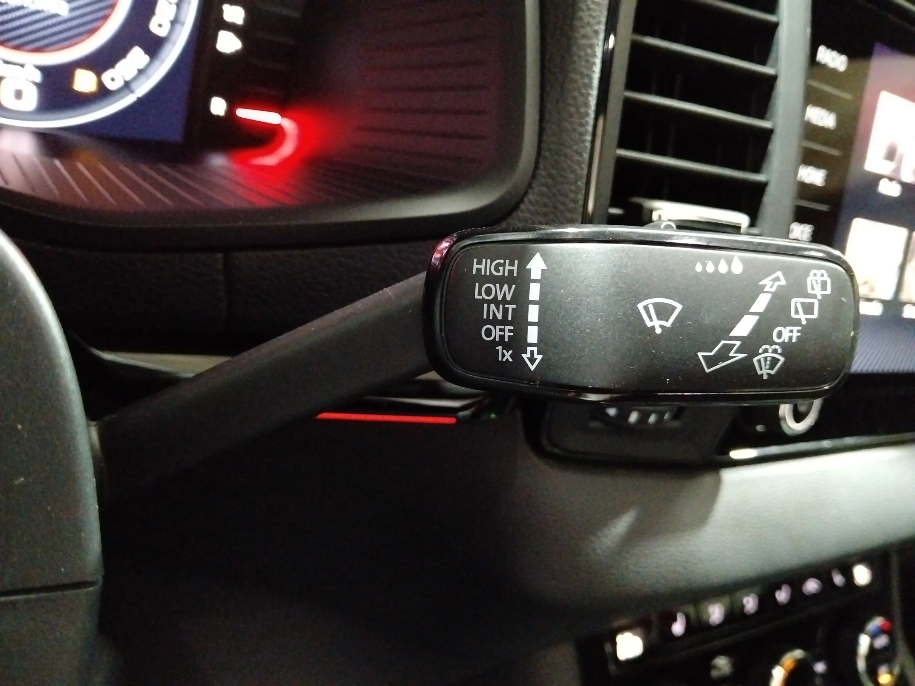 Škoda Karoq 1.5 TSI DSG ACT 125 Aniv - foto 26