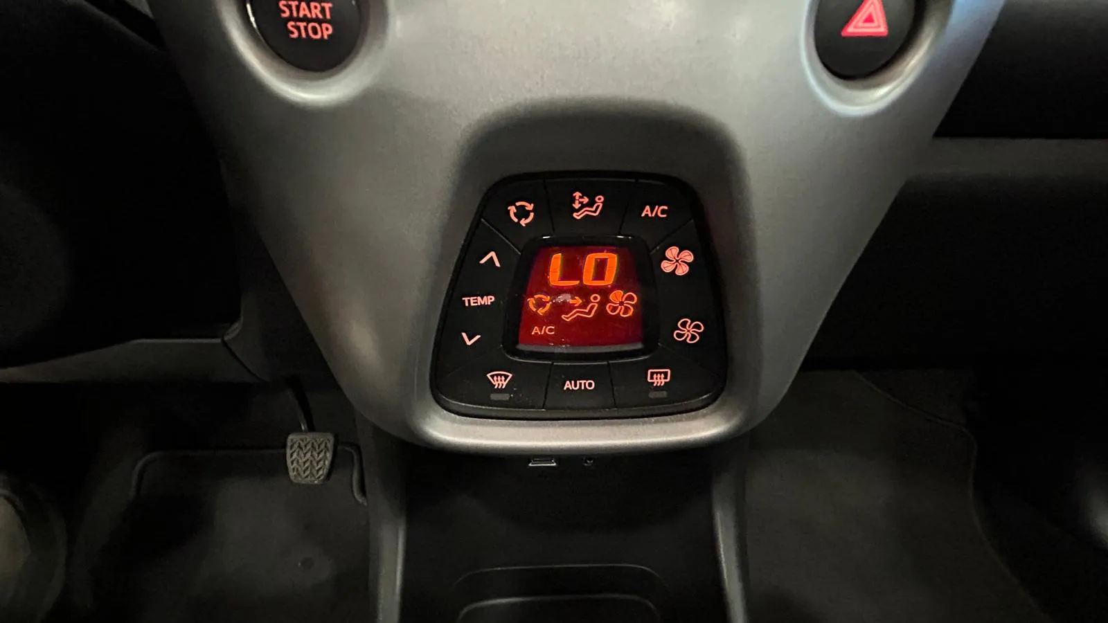Toyota Aygo 1.0 70 x-cite - foto 12