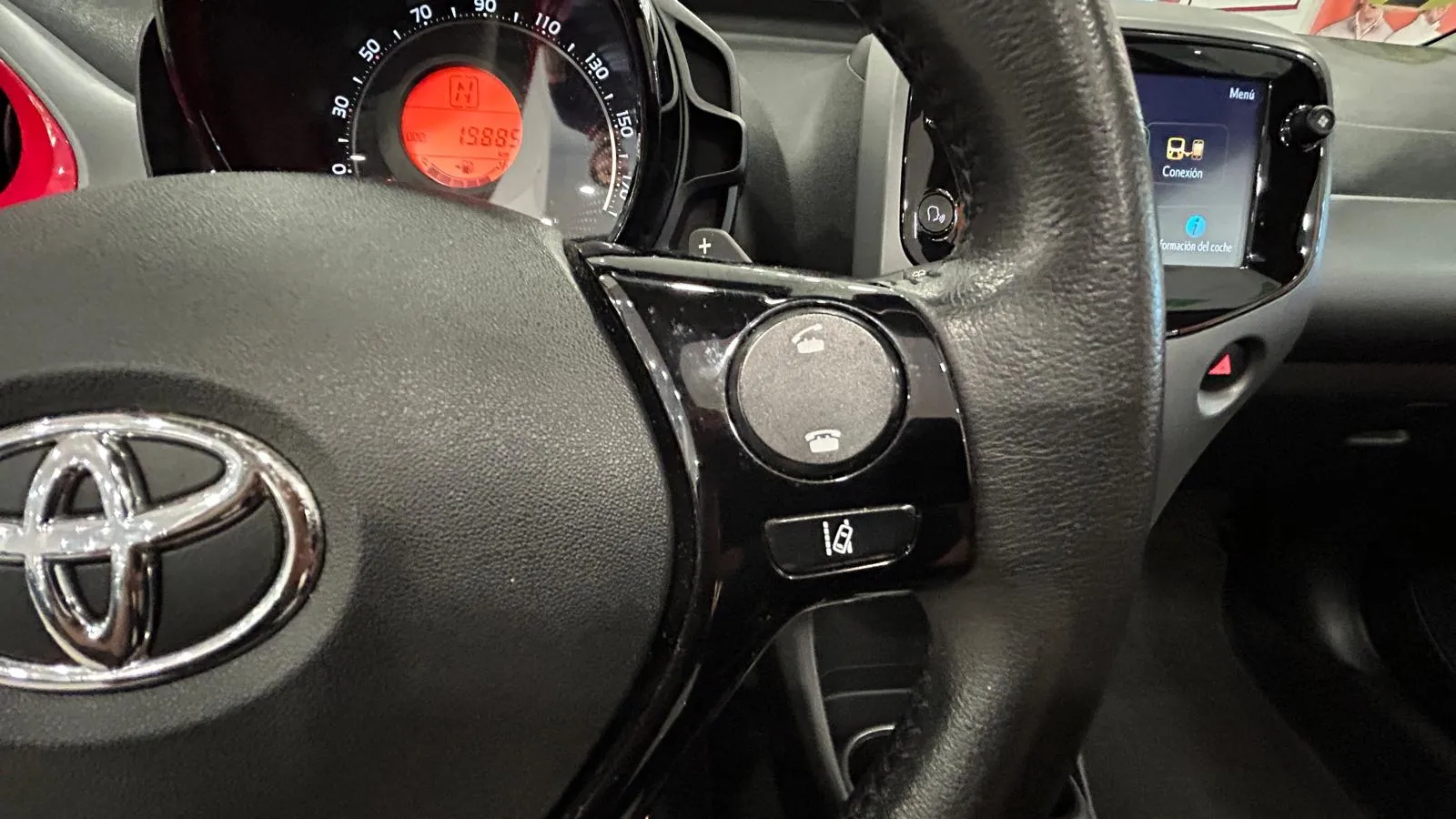 Toyota Aygo 1.0 70 x-cite - foto 24