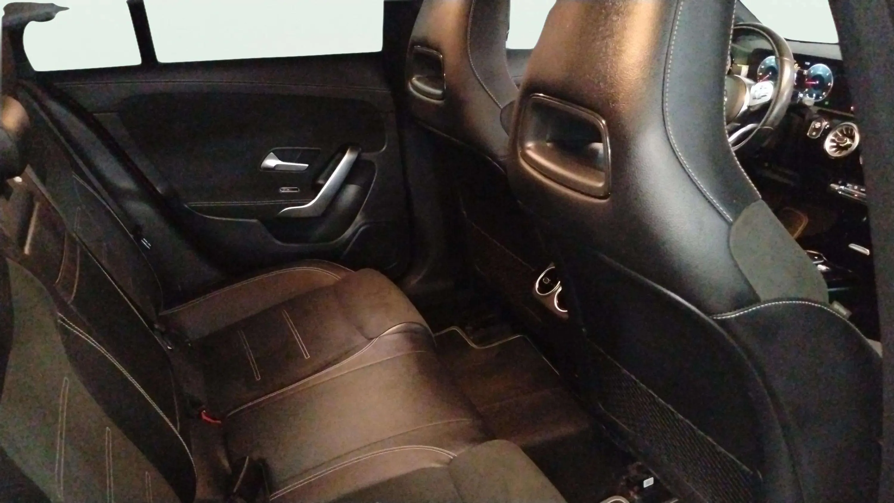 Mercedes-Benz CLA 220 D DCT Shooting Brake - foto 13