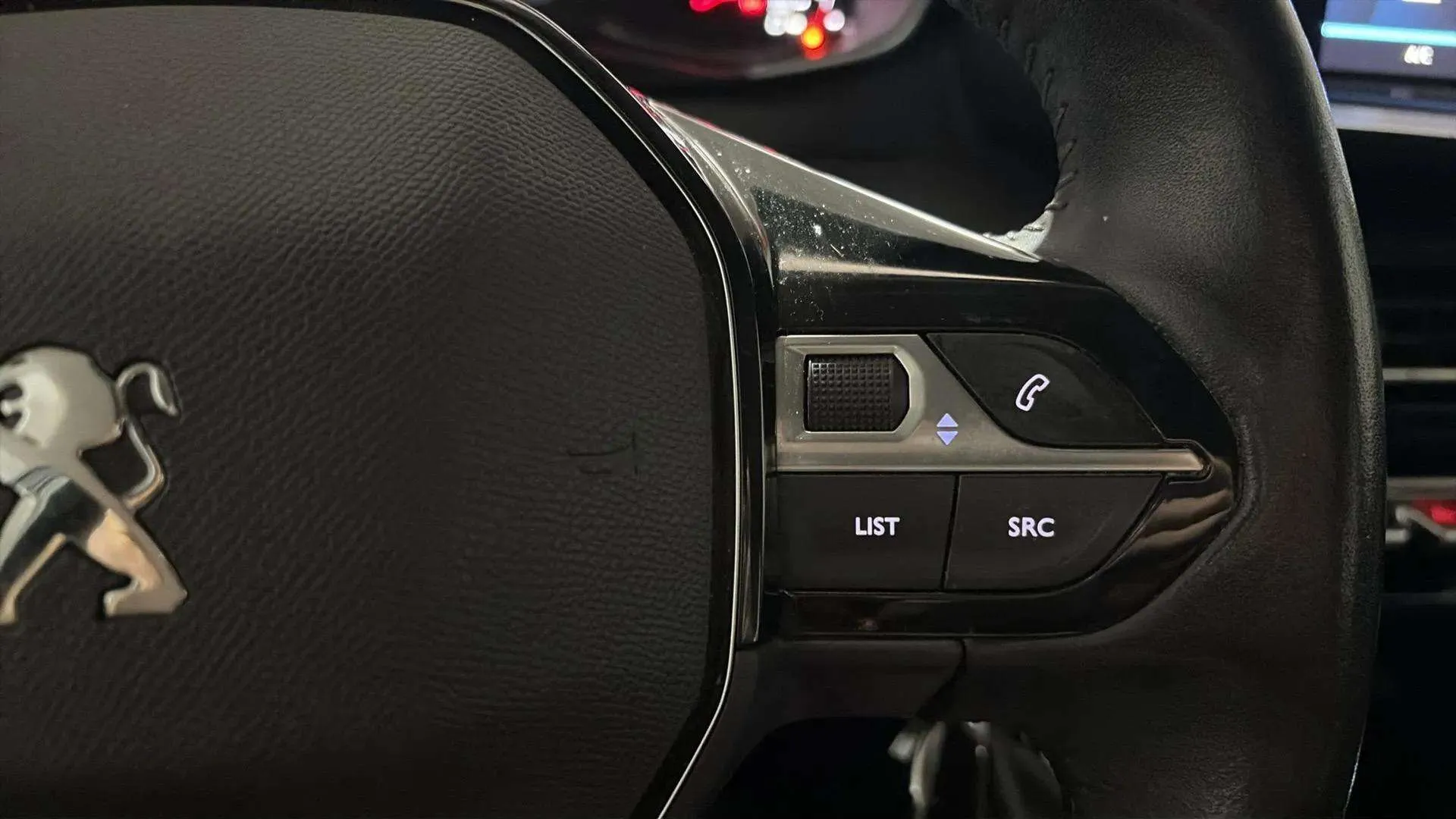 Peugeot 2008 Active PureTech 100 BVM6 - foto 20