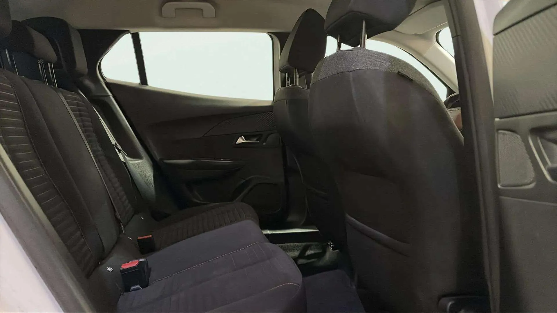 Peugeot 2008 Active PureTech 100 BVM6 - foto 14