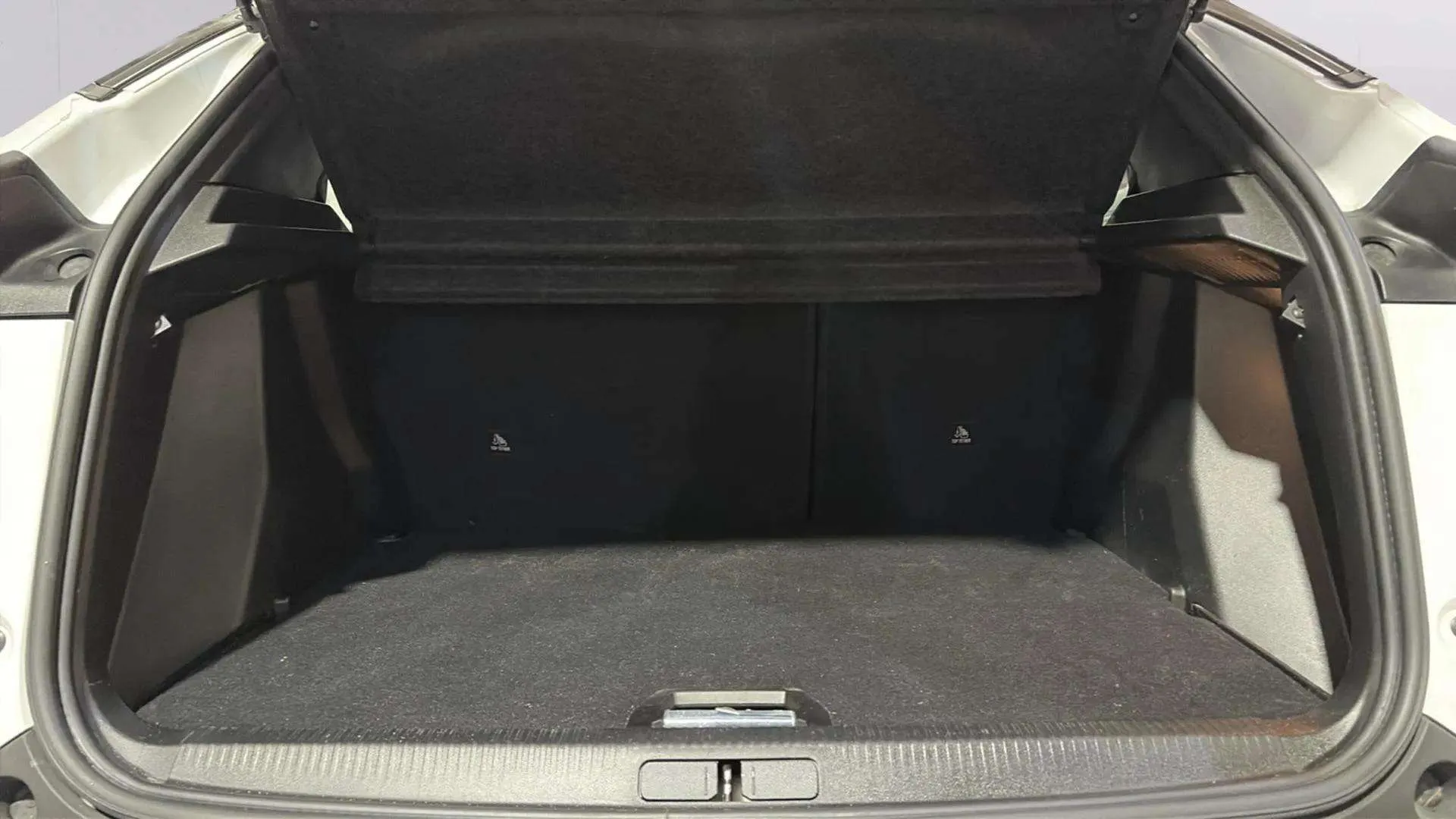 Peugeot 2008 Active PureTech 100 BVM6 - foto 22
