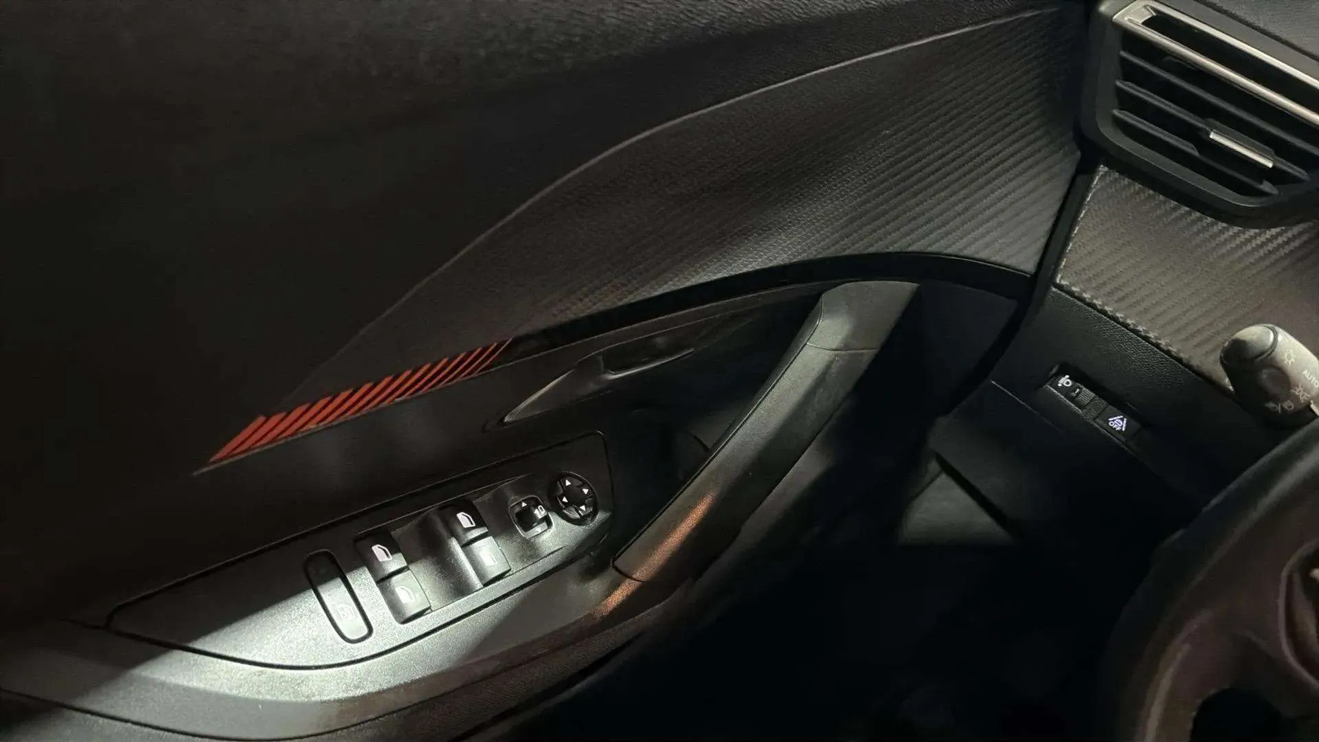 Peugeot 2008 Active PureTech 100 BVM6 - foto 16