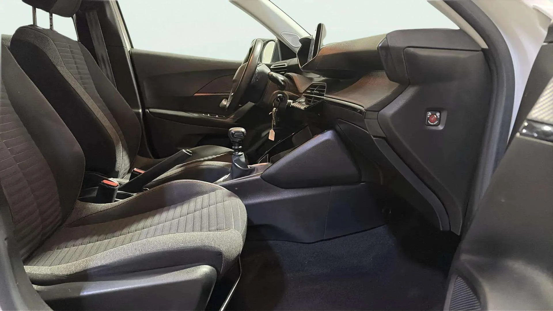 Peugeot 2008 Active PureTech 100 BVM6 - foto 13