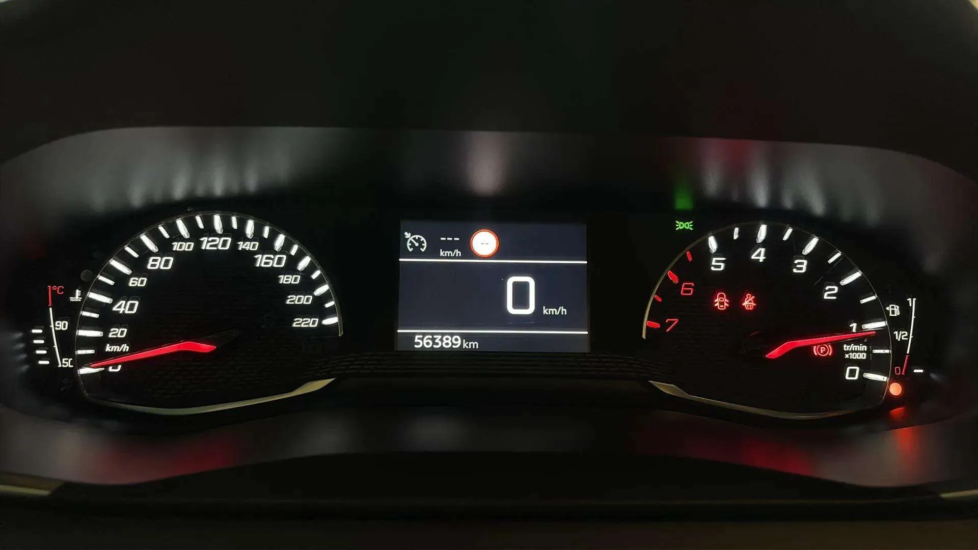 Peugeot 2008 Active PureTech 100 BVM6 - foto 9