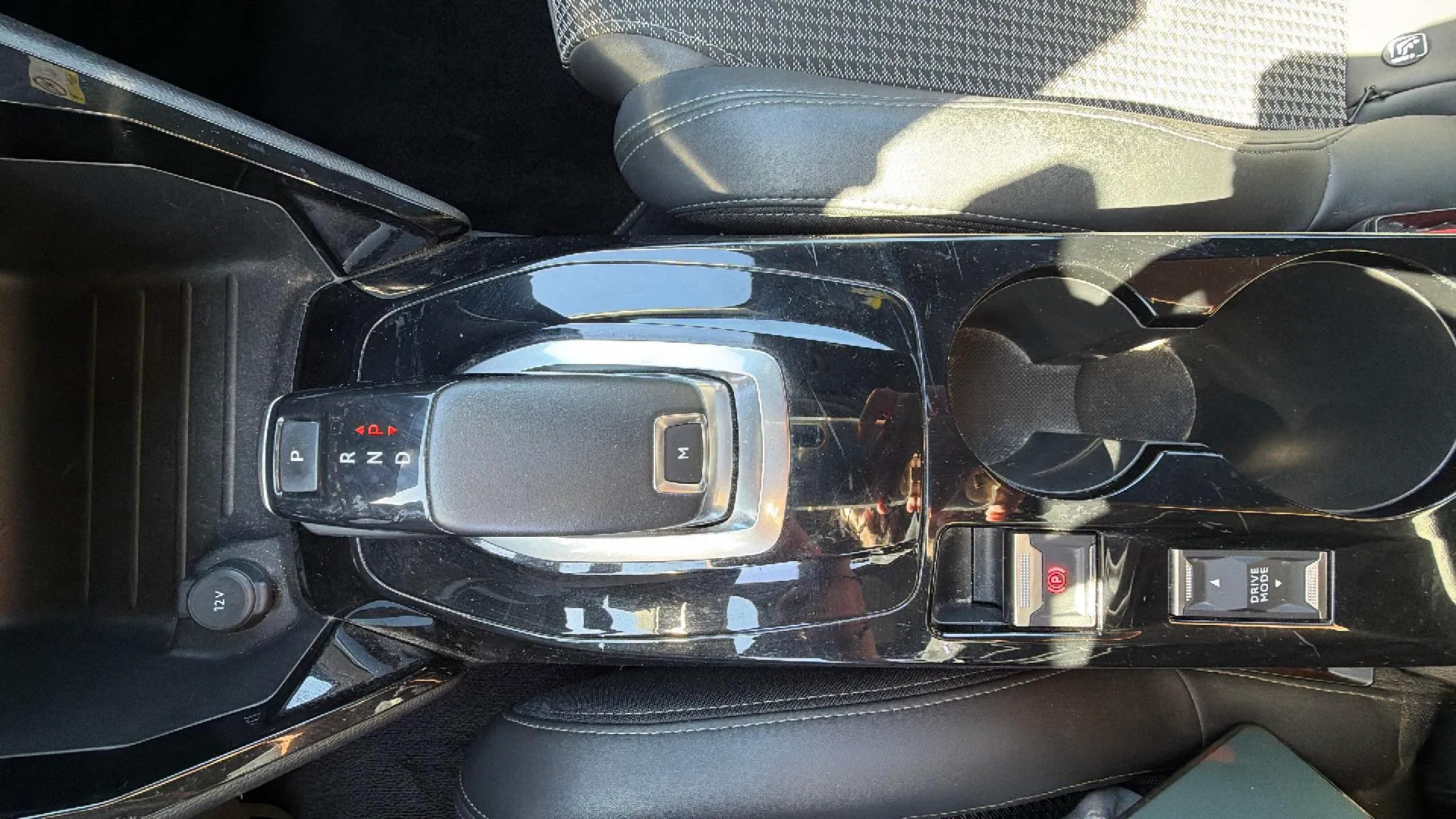 Peugeot 2008 GT Pack PureTech 130 EAT8 - foto 19