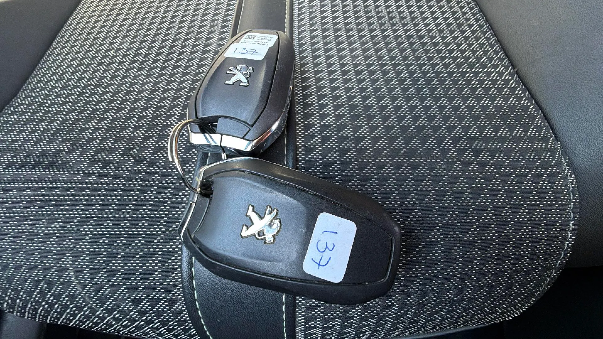 Peugeot 2008 GT Pack PureTech 130 EAT8 - foto 17