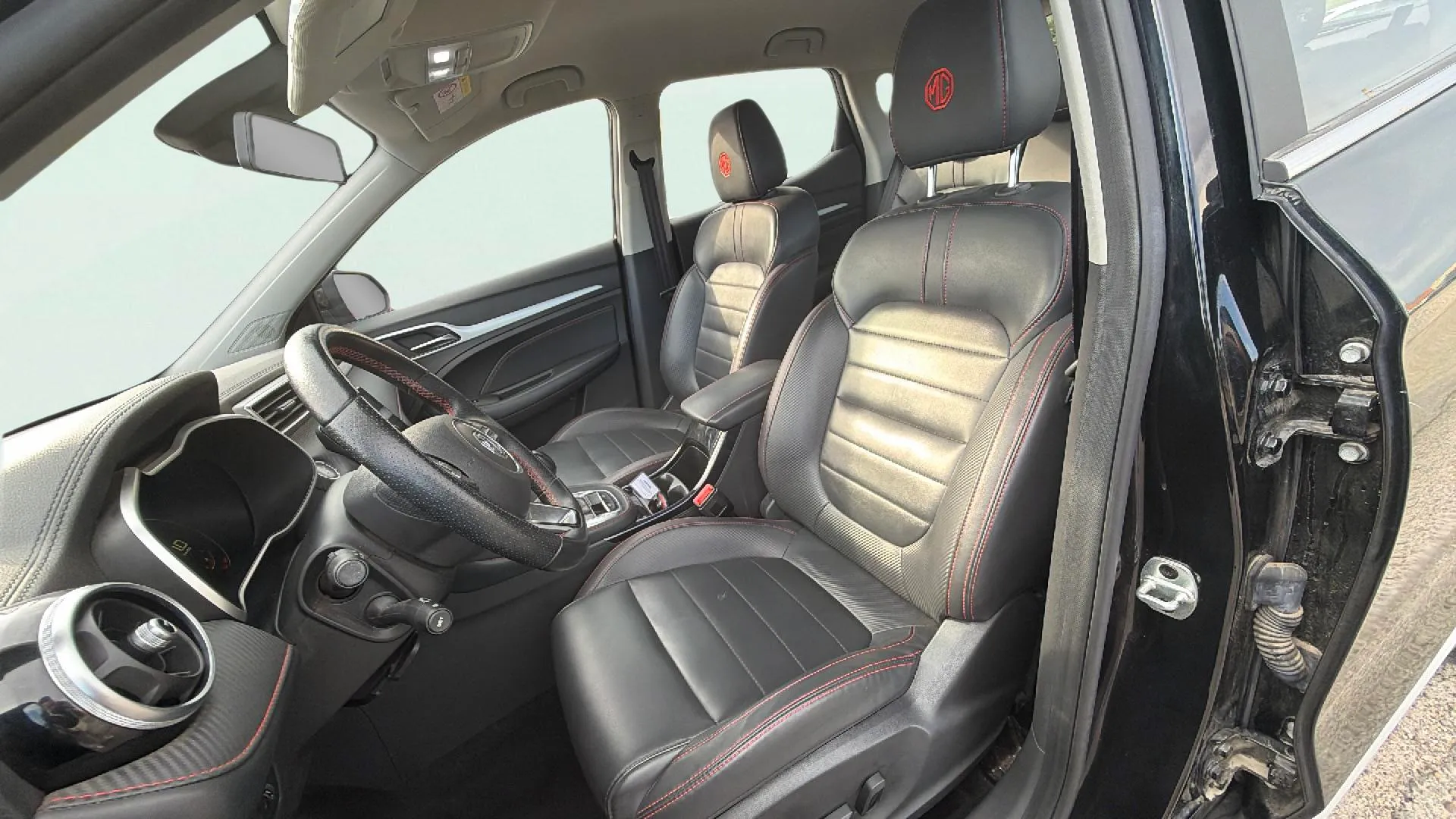 MG ZS 1.0T Luxury - foto 9