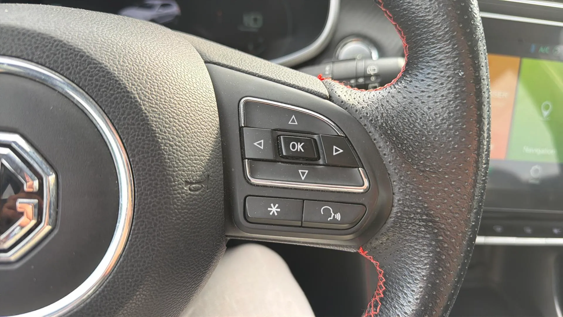 MG ZS 1.0T Luxury - foto 15