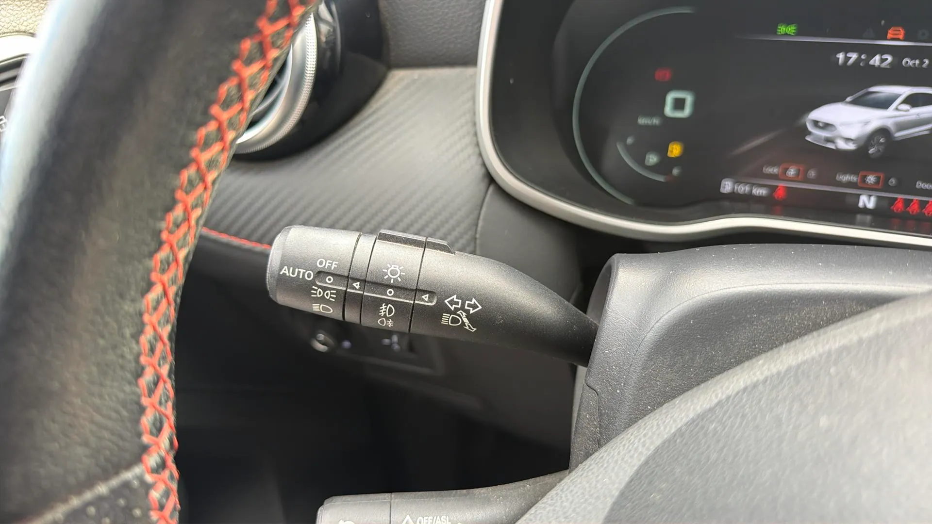 MG ZS 1.0T Luxury - foto 16