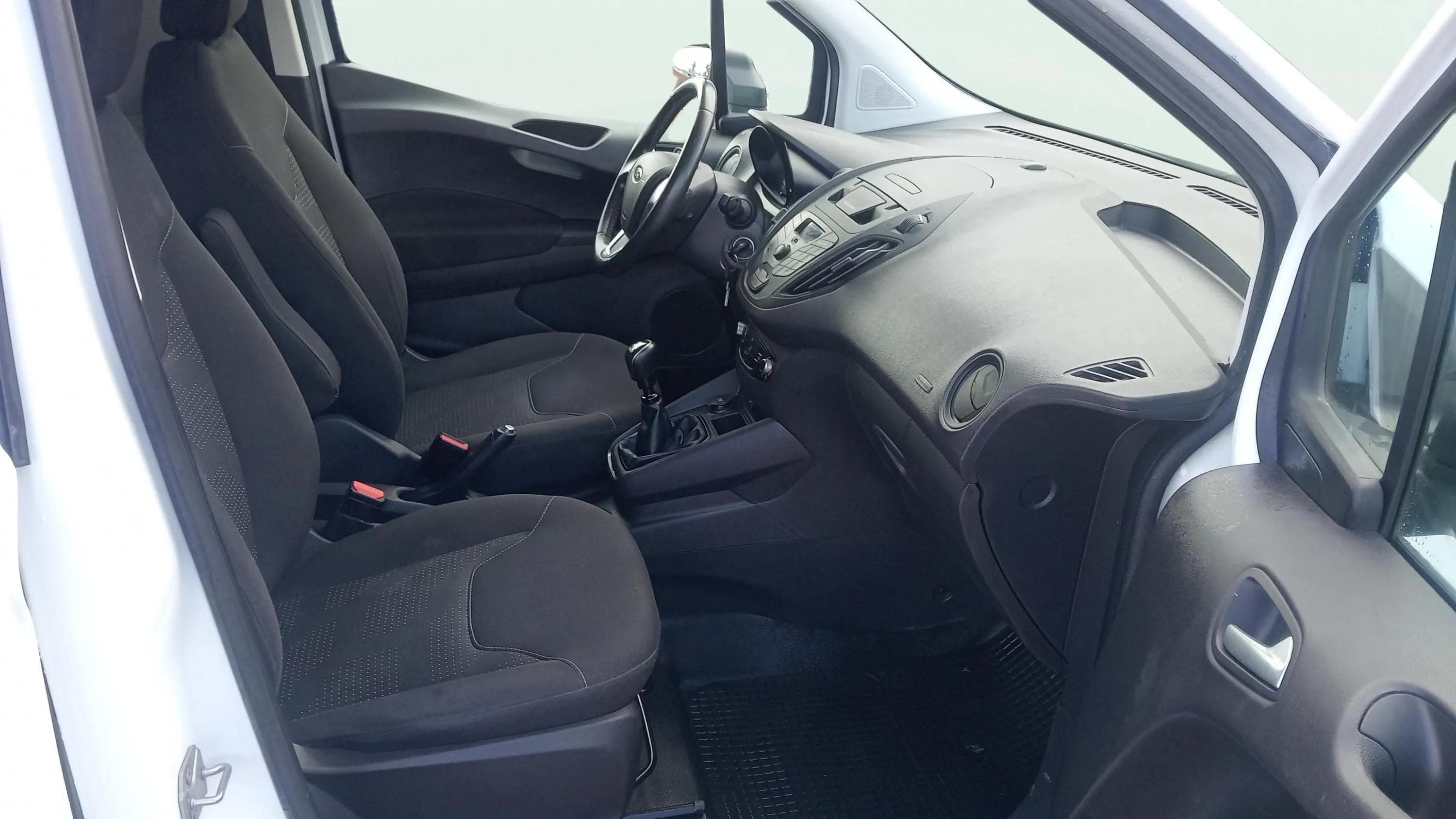 Ford Tourneo Courier 1.5 TDCi Ambiente - foto 17