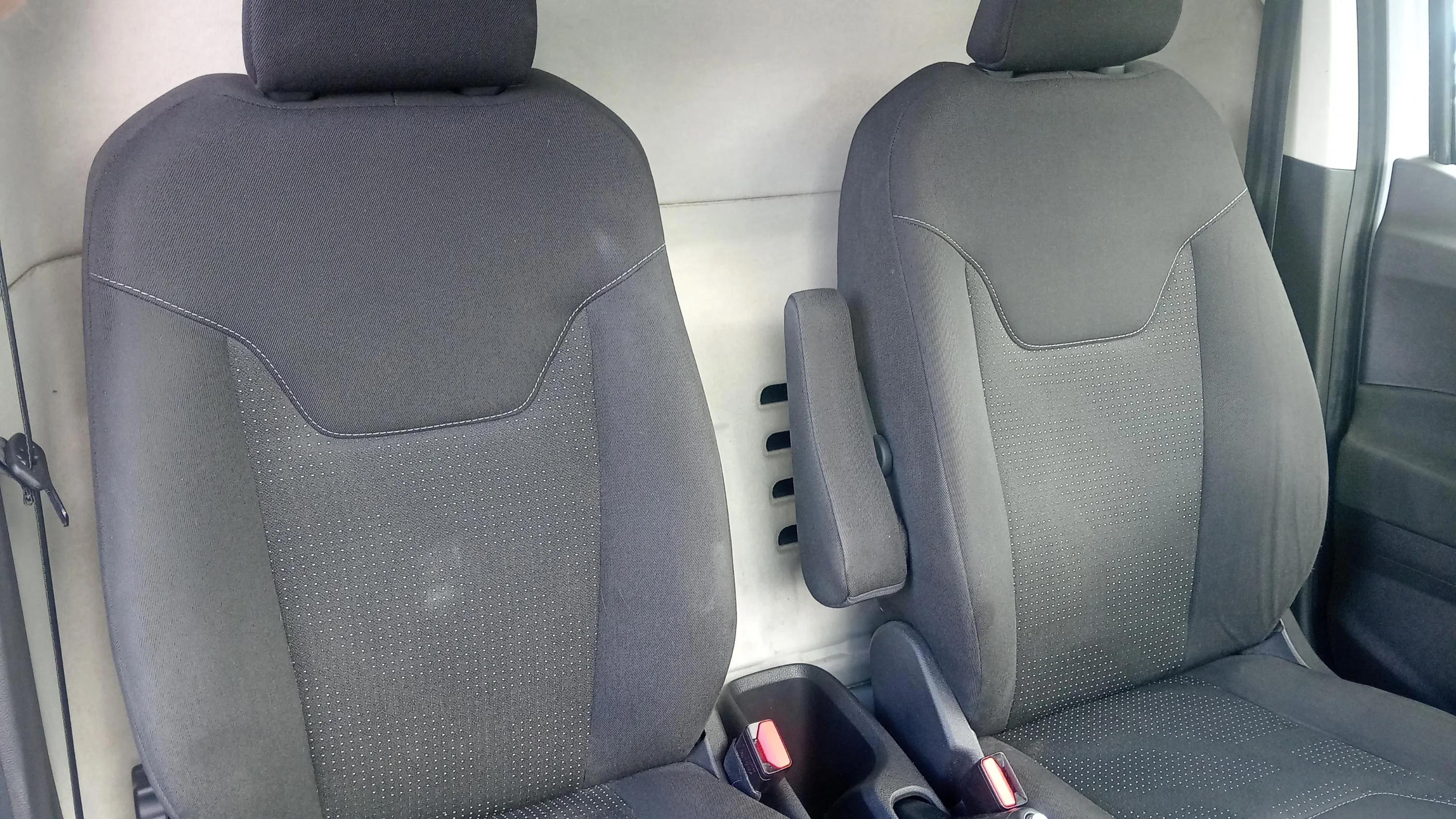 Ford Tourneo Courier 1.5 TDCi Ambiente - foto 18