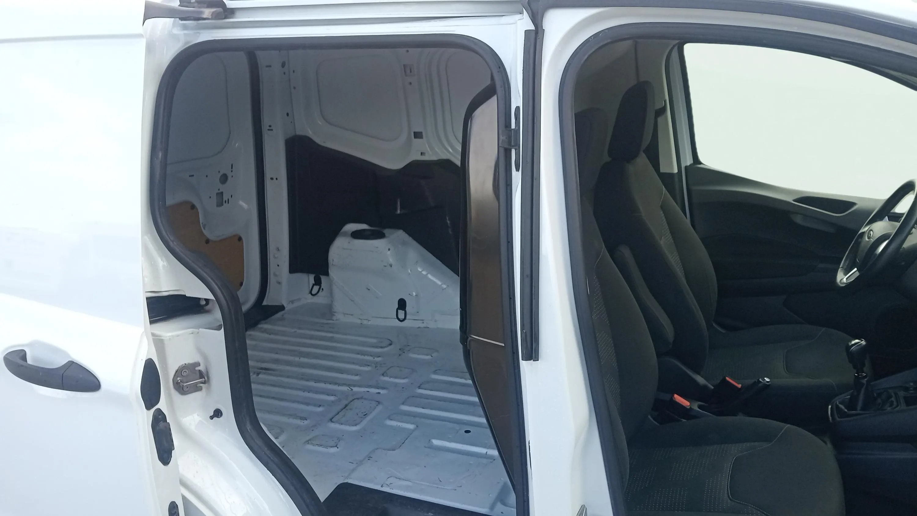 Ford Tourneo Courier 1.5 TDCi Ambiente - foto 14
