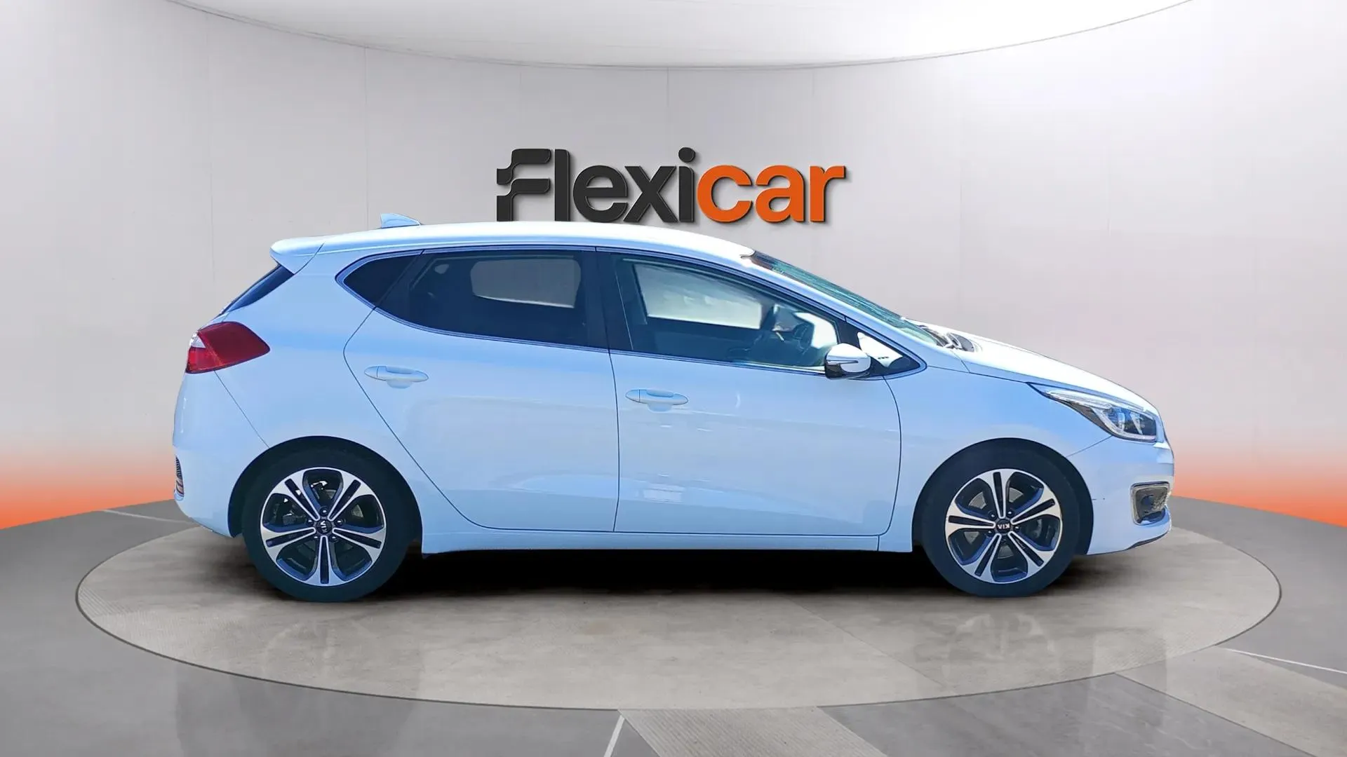 Kia Ceed 1.6 CRDi VGT Drive - foto 6