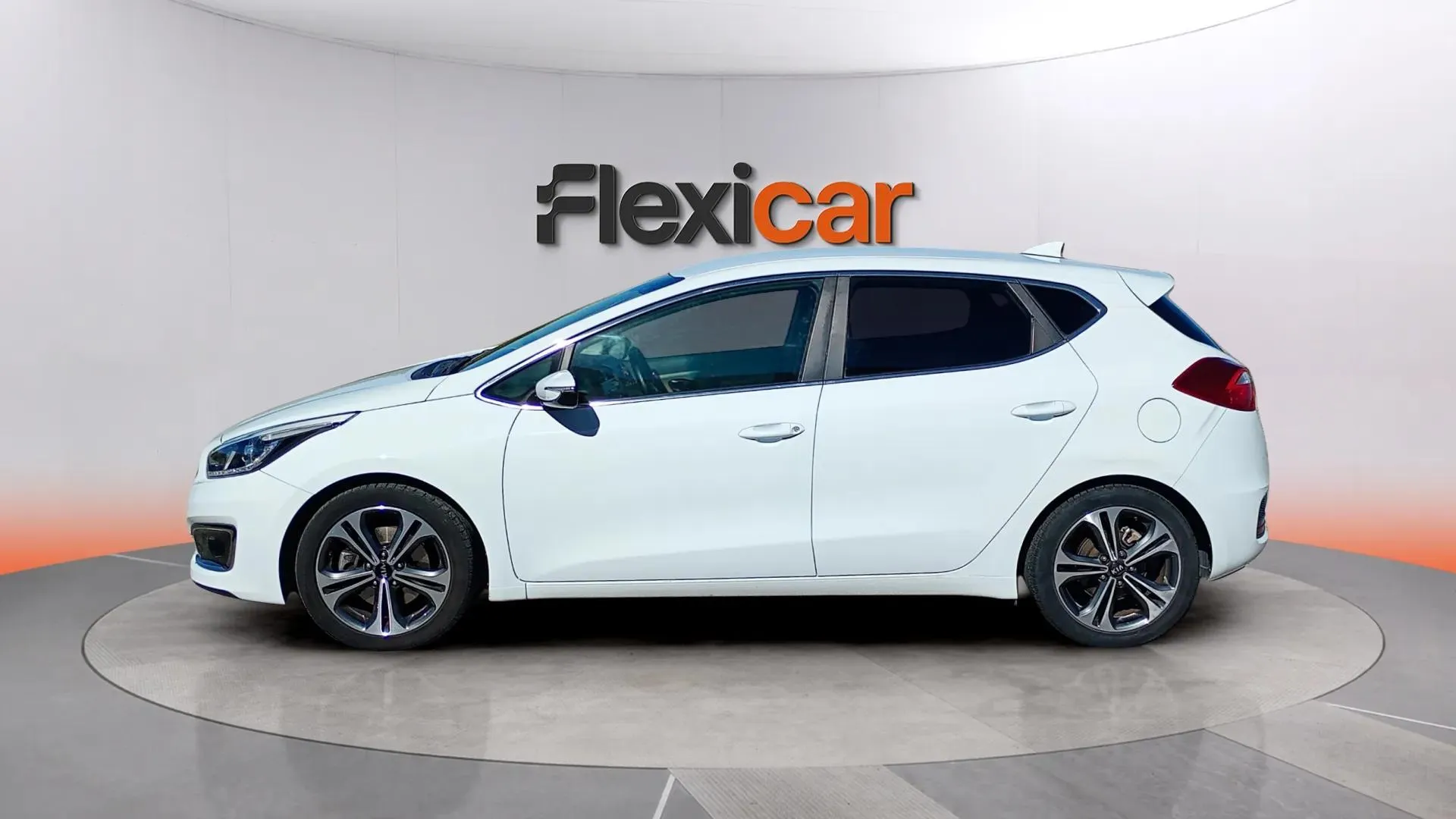 Kia Ceed 1.6 CRDi VGT Drive - foto 3
