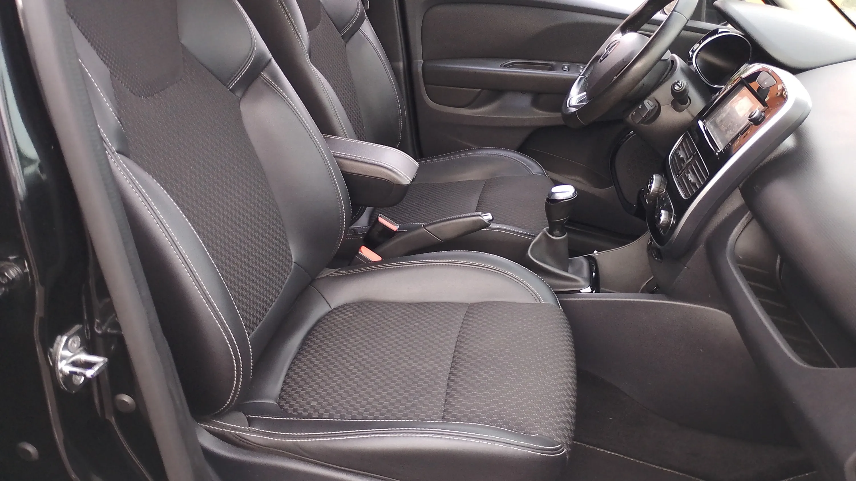 Renault Clio Limited TCe -18 - foto 15