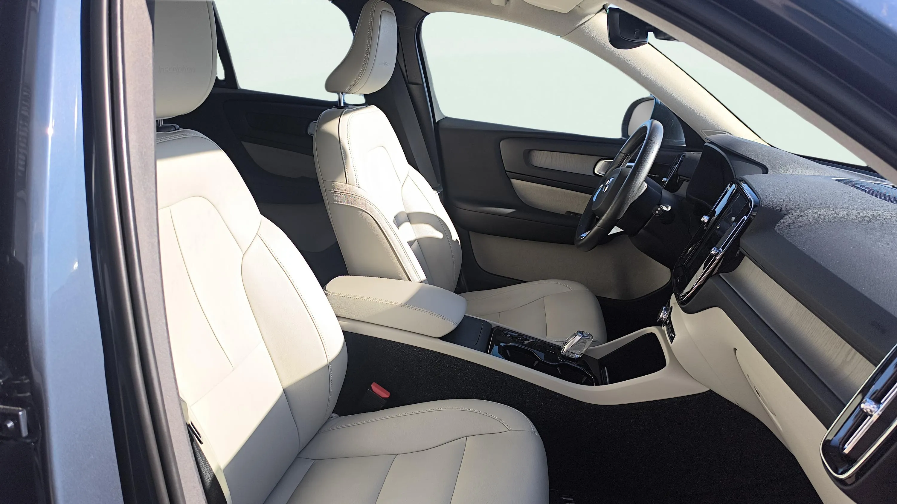Volvo XC40 2.0 T4 AWD Inscription - foto 13