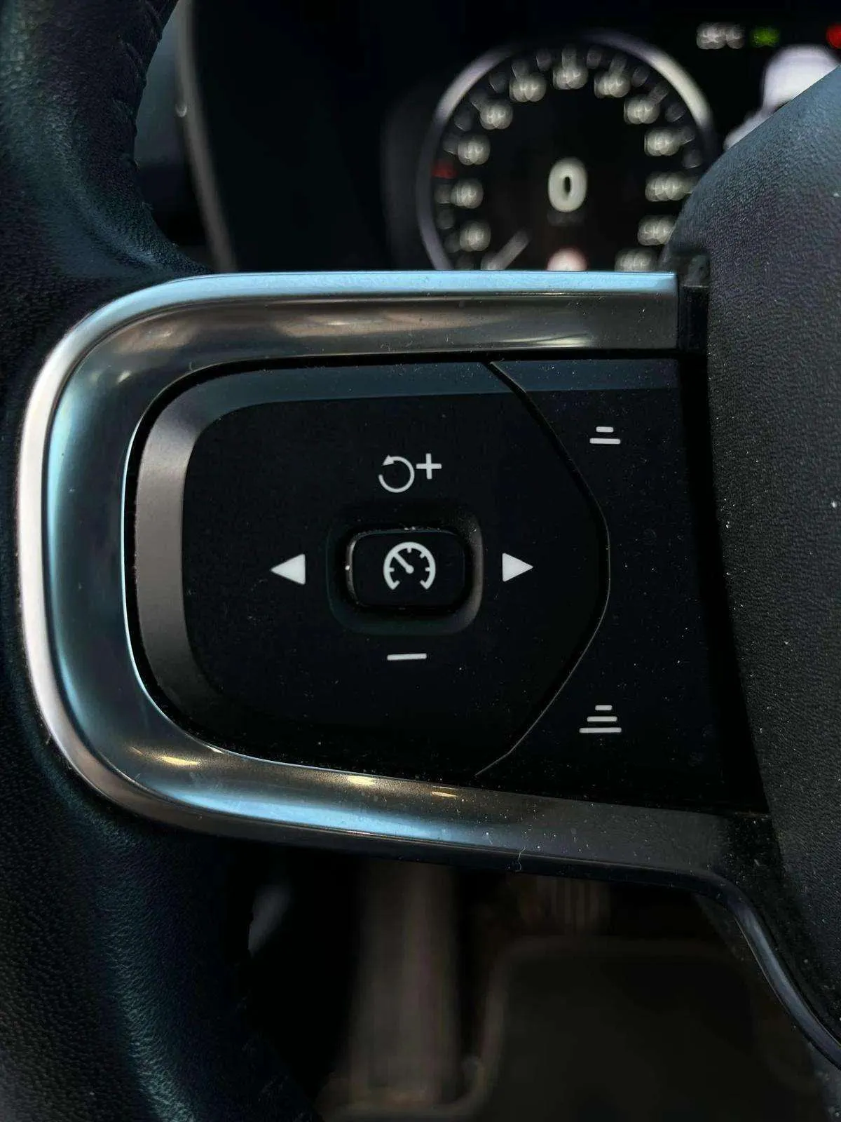 Volvo XC40 1.5 T2 Momentum - foto 12