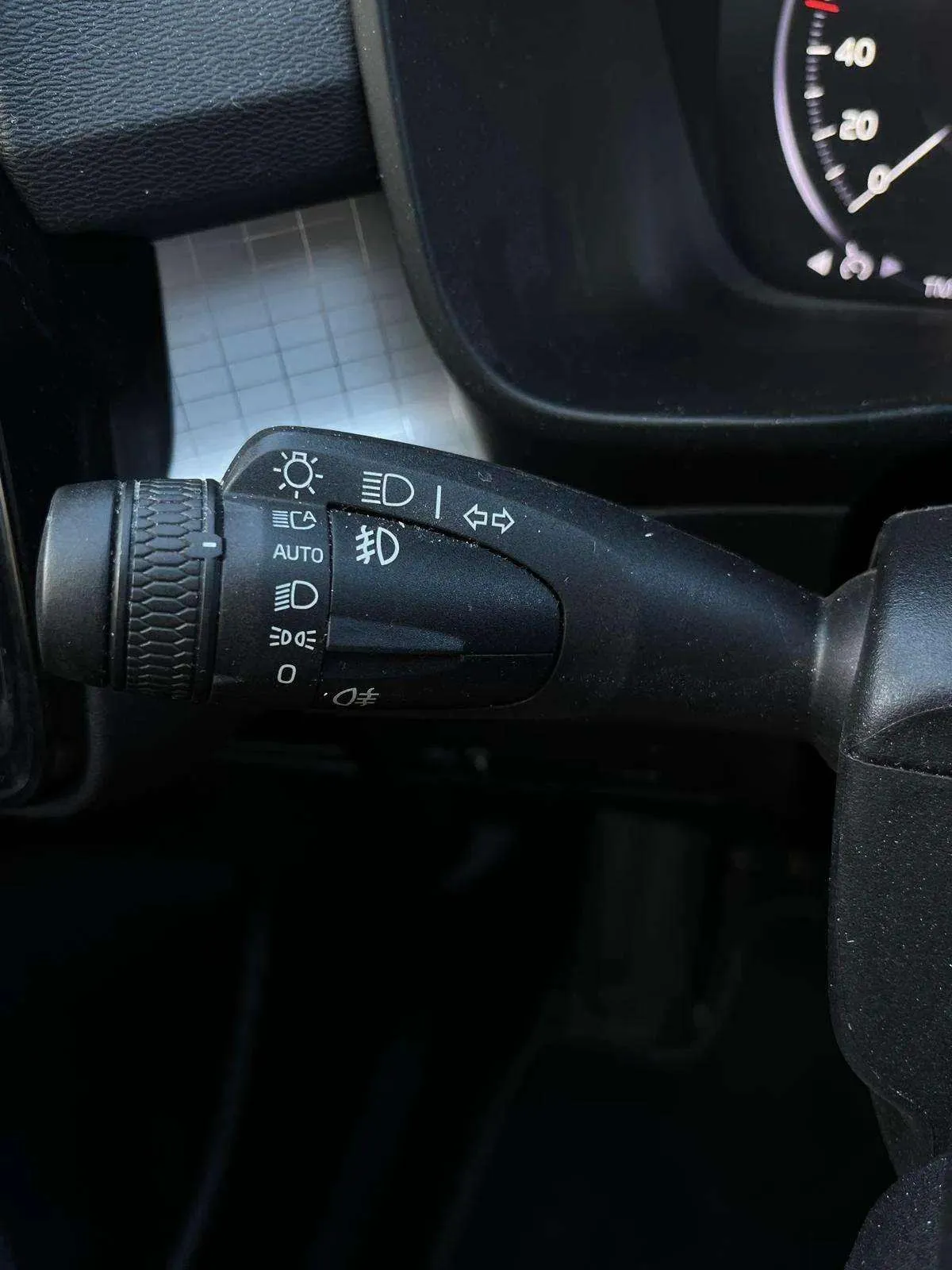 Volvo XC40 1.5 T2 Momentum - foto 11