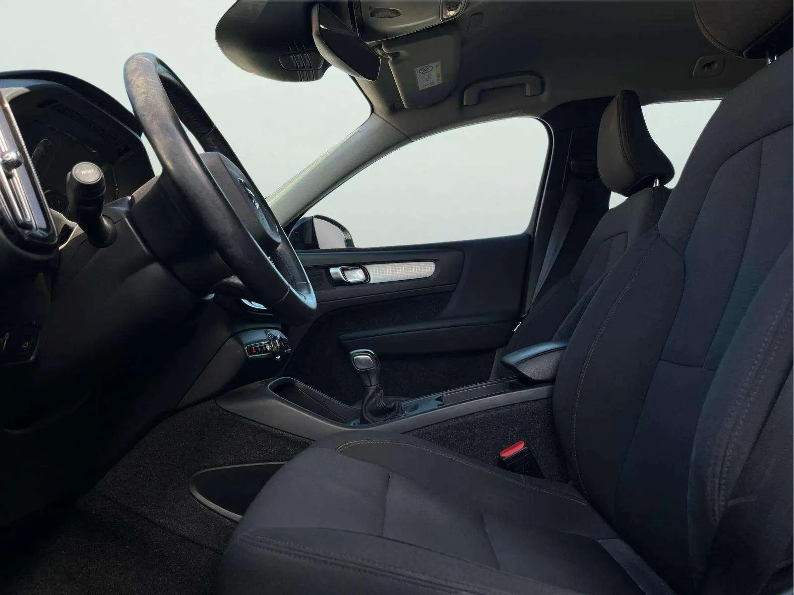 Volvo XC40 1.5 T2 Momentum - foto 17