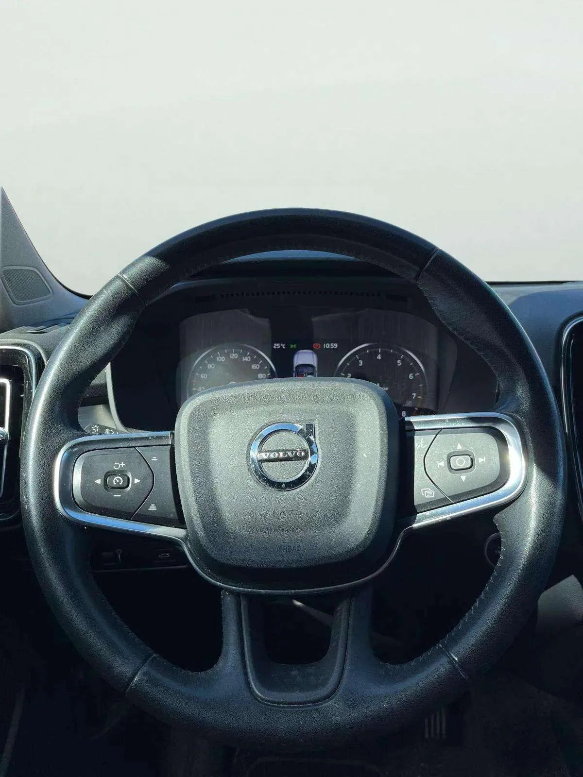 Volvo XC40 1.5 T2 Momentum - foto 14