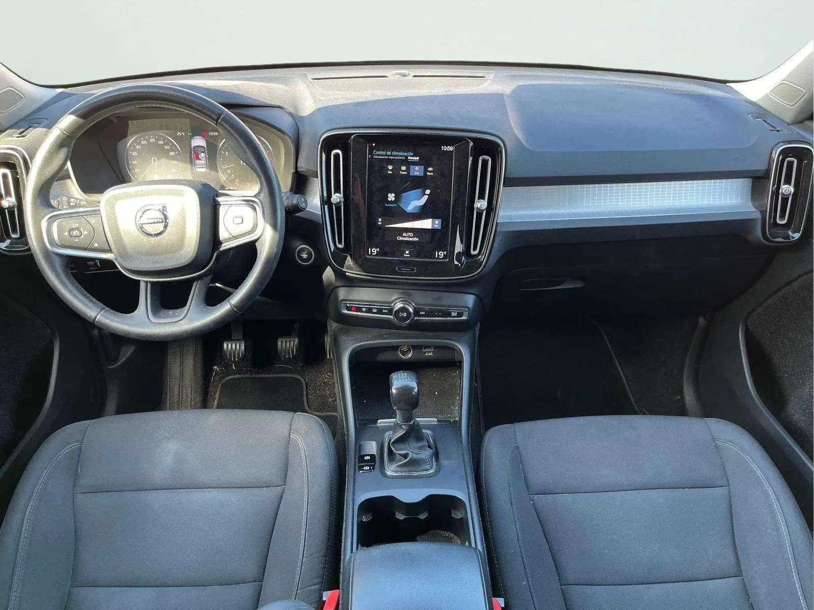 Volvo XC40 1.5 T2 Momentum - foto 19
