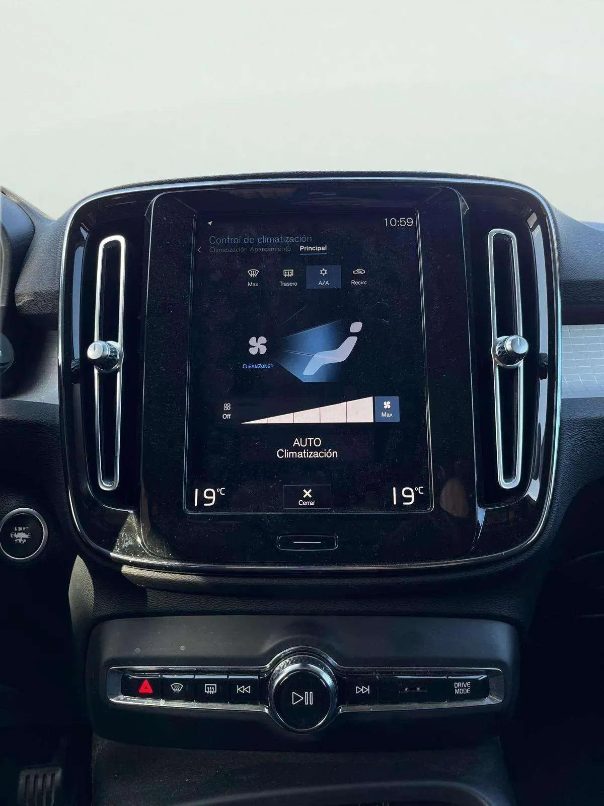 Volvo XC40 1.5 T2 Momentum - foto 20
