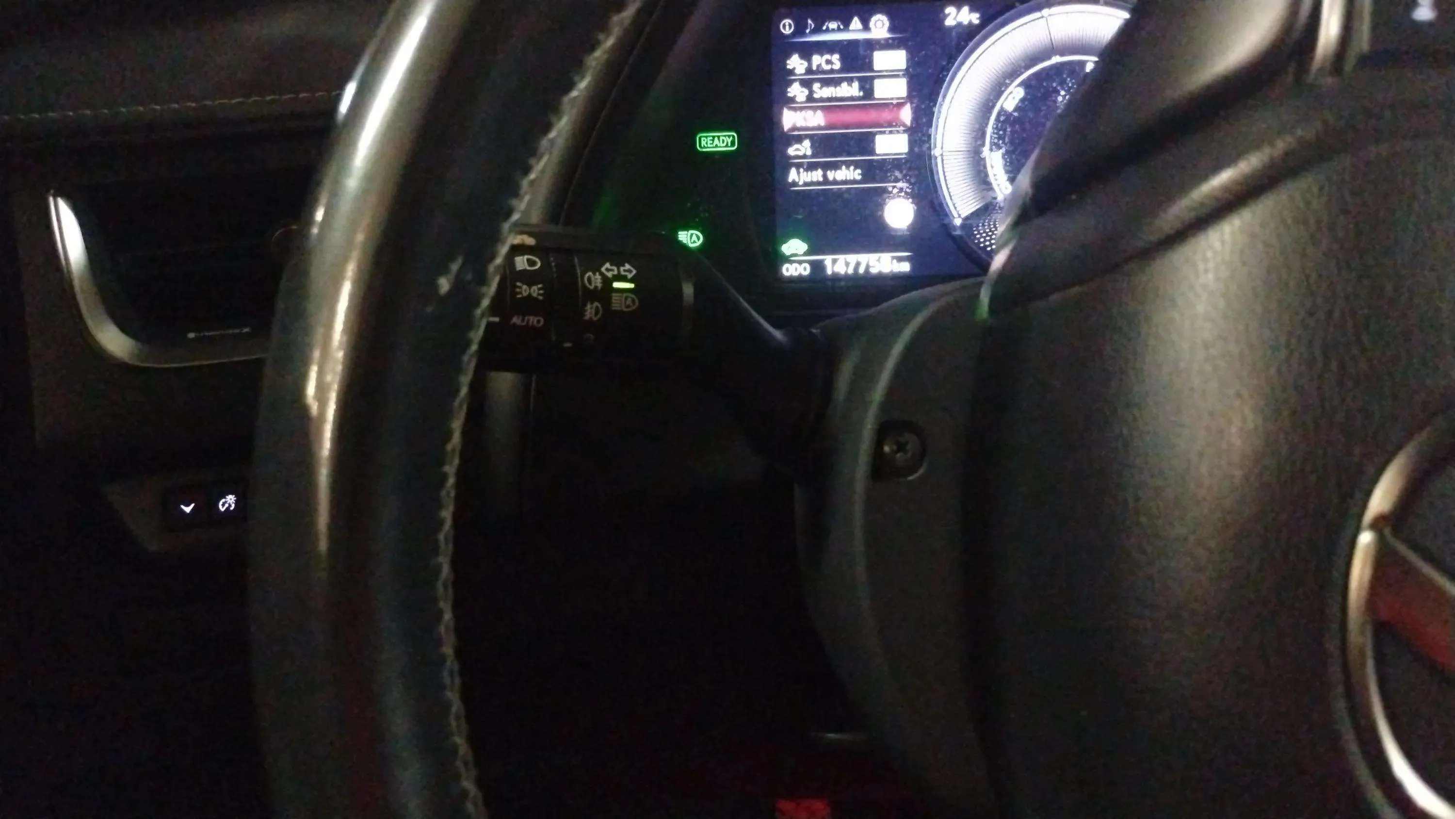 Lexus UX 2.0 250h Business - foto 21