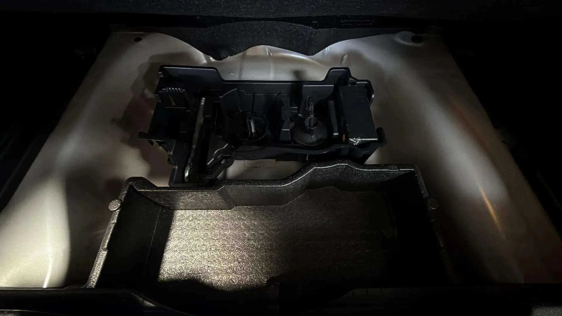 Peugeot 2008 Allure Pack PureTech 100 BVM6 - foto 15