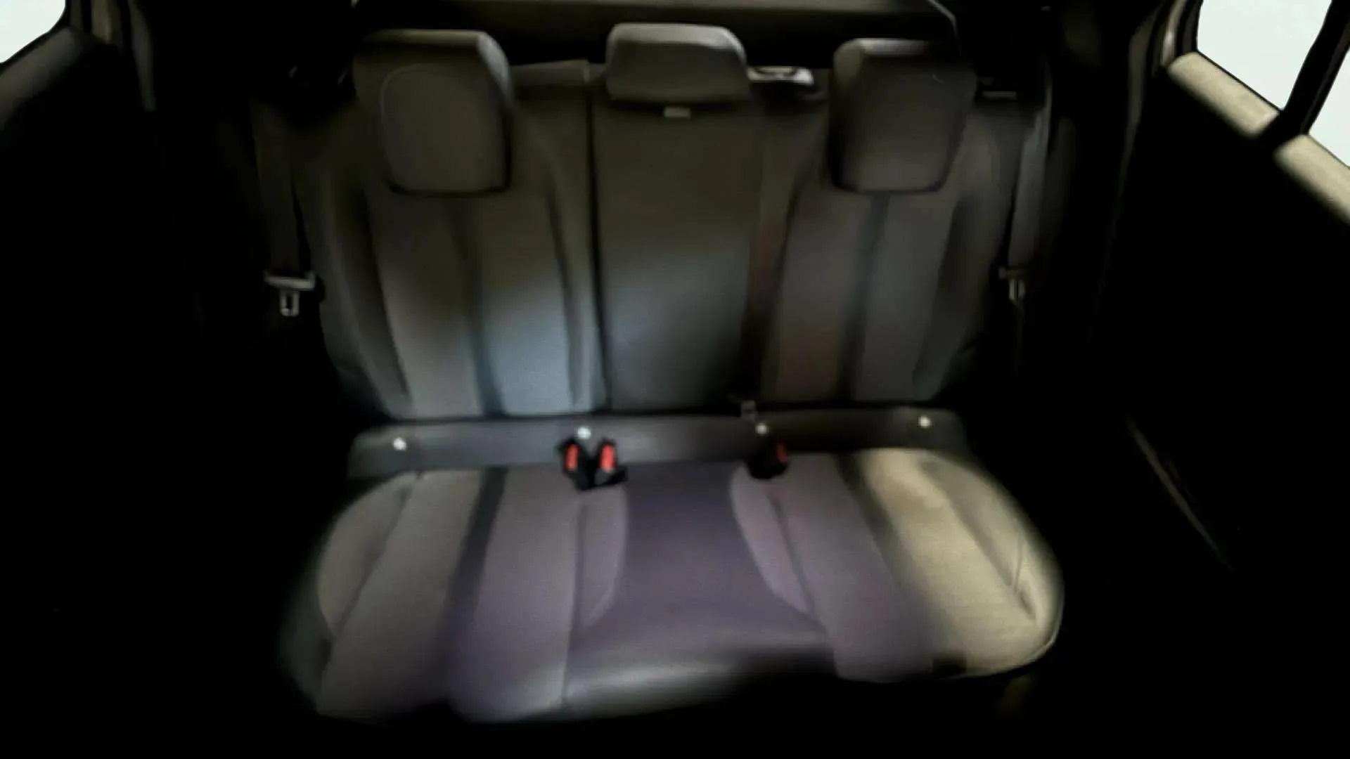 Peugeot 2008 Allure Pack PureTech 100 BVM6 - foto 21
