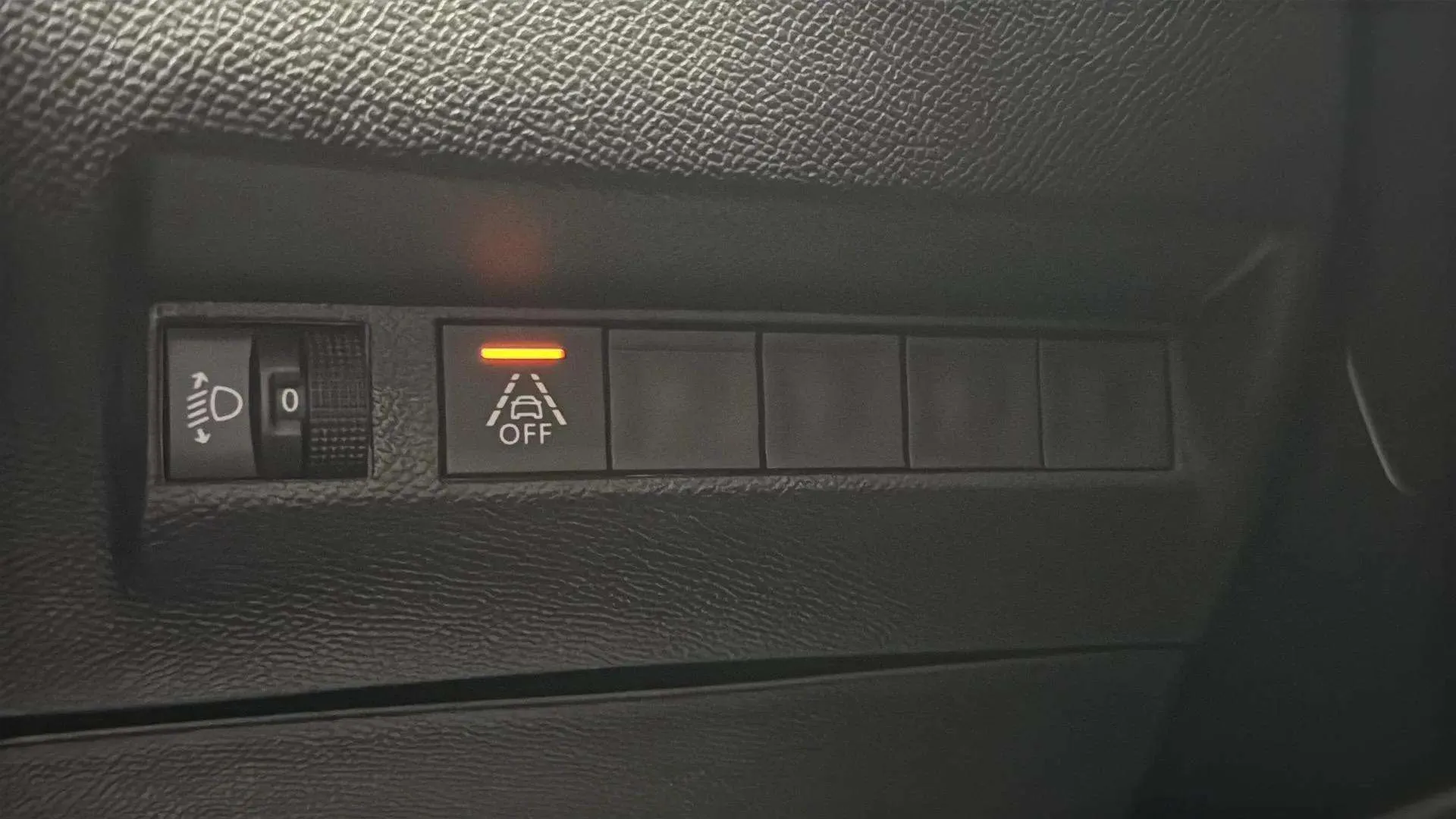 Peugeot 2008 Allure Pack PureTech 100 BVM6 - foto 16