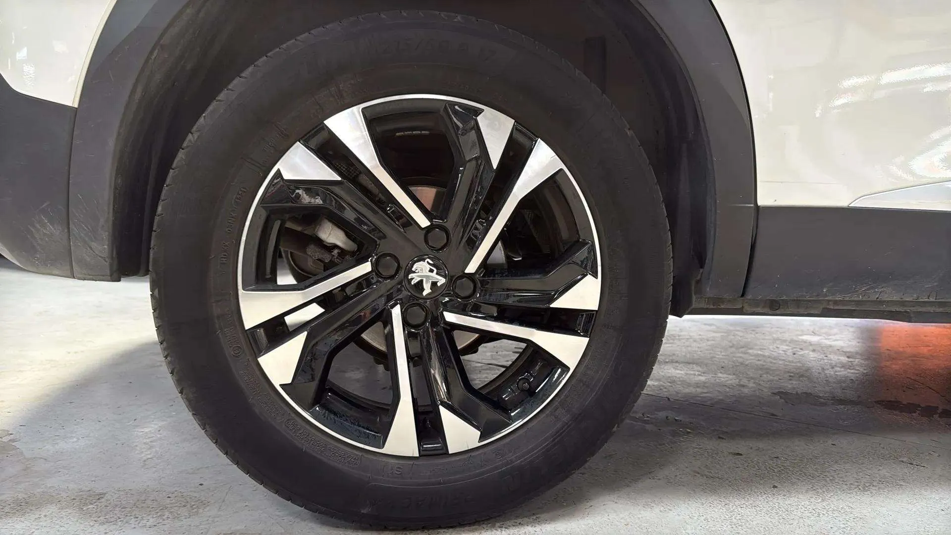 Peugeot 2008 Allure Pack PureTech 100 BVM6 - foto 25