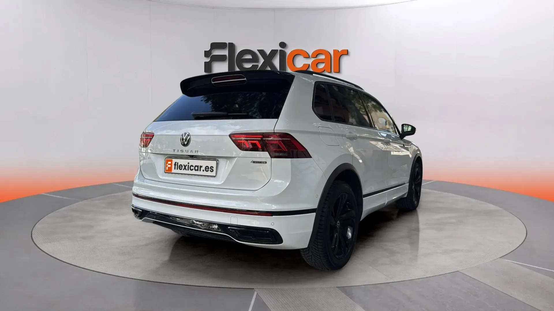 Volkswagen Tiguan R-Line 2.0 TSI (245) DSG 4Motion - foto 4