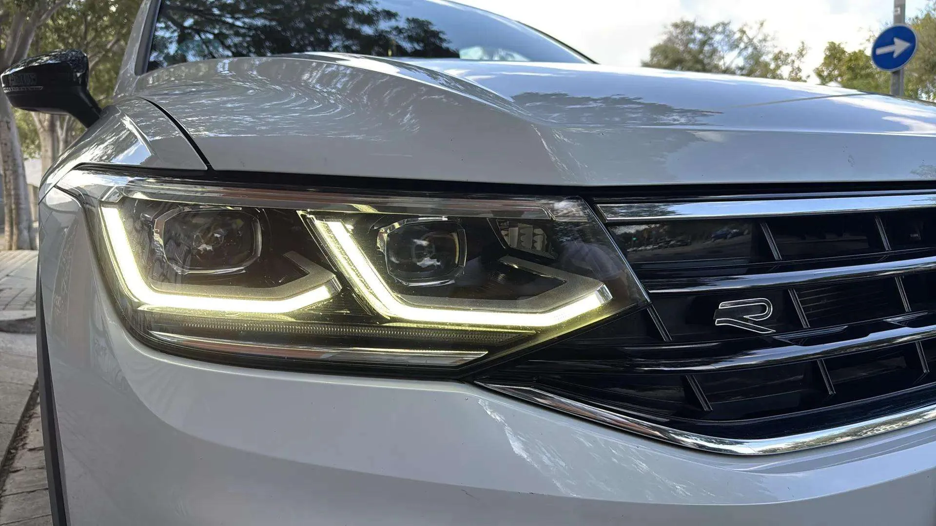 Volkswagen Tiguan R-Line 2.0 TSI (245) DSG 4Motion - foto 2