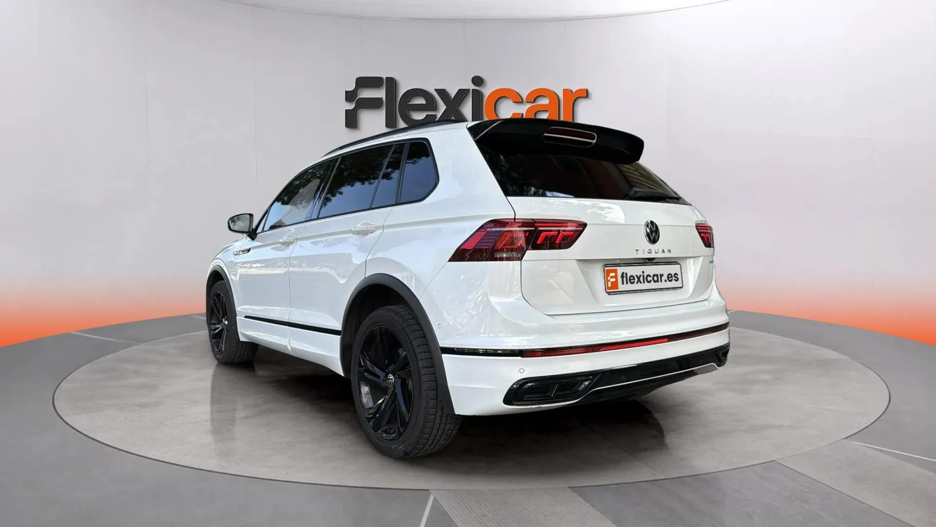 Volkswagen Tiguan R-Line 2.0 TSI (245) DSG 4Motion - foto 9