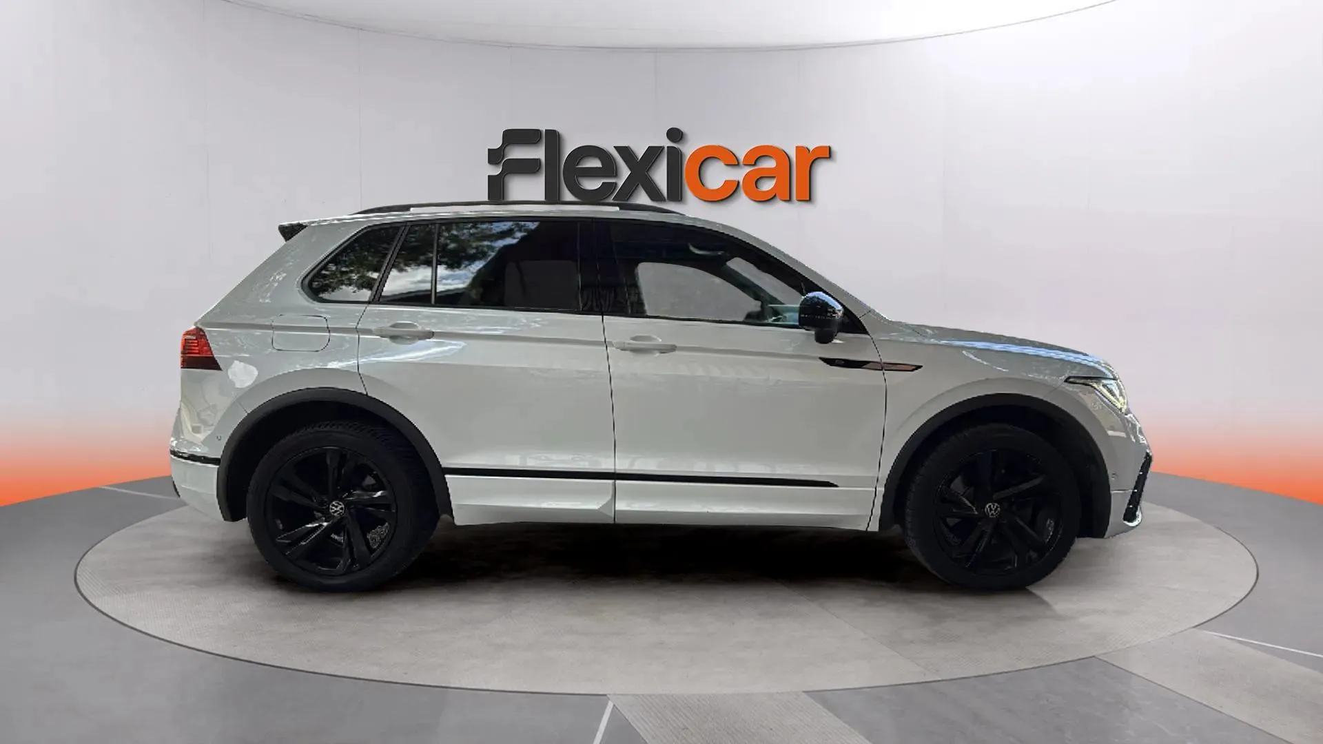 Volkswagen Tiguan R-Line 2.0 TSI (245) DSG 4Motion - foto 3