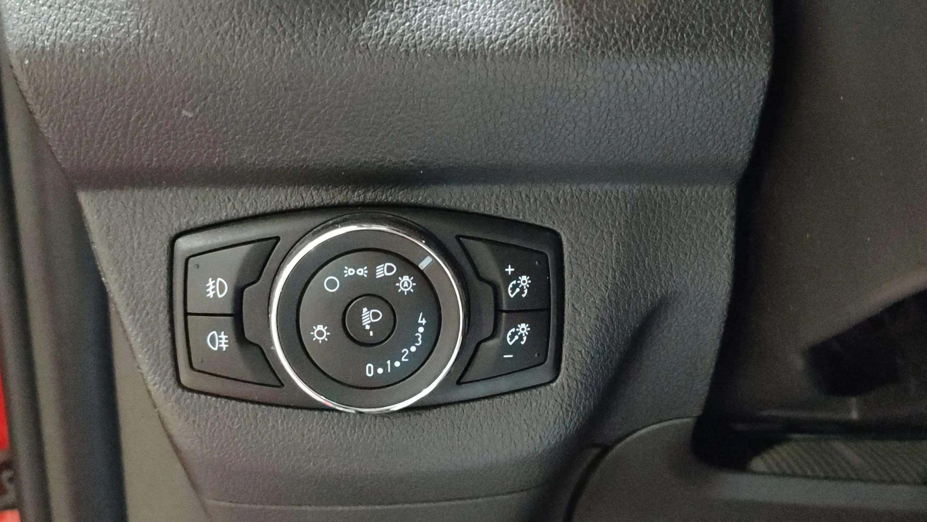 Ford Tourneo Courier 1.0 EcoBoost Titanium - foto 8