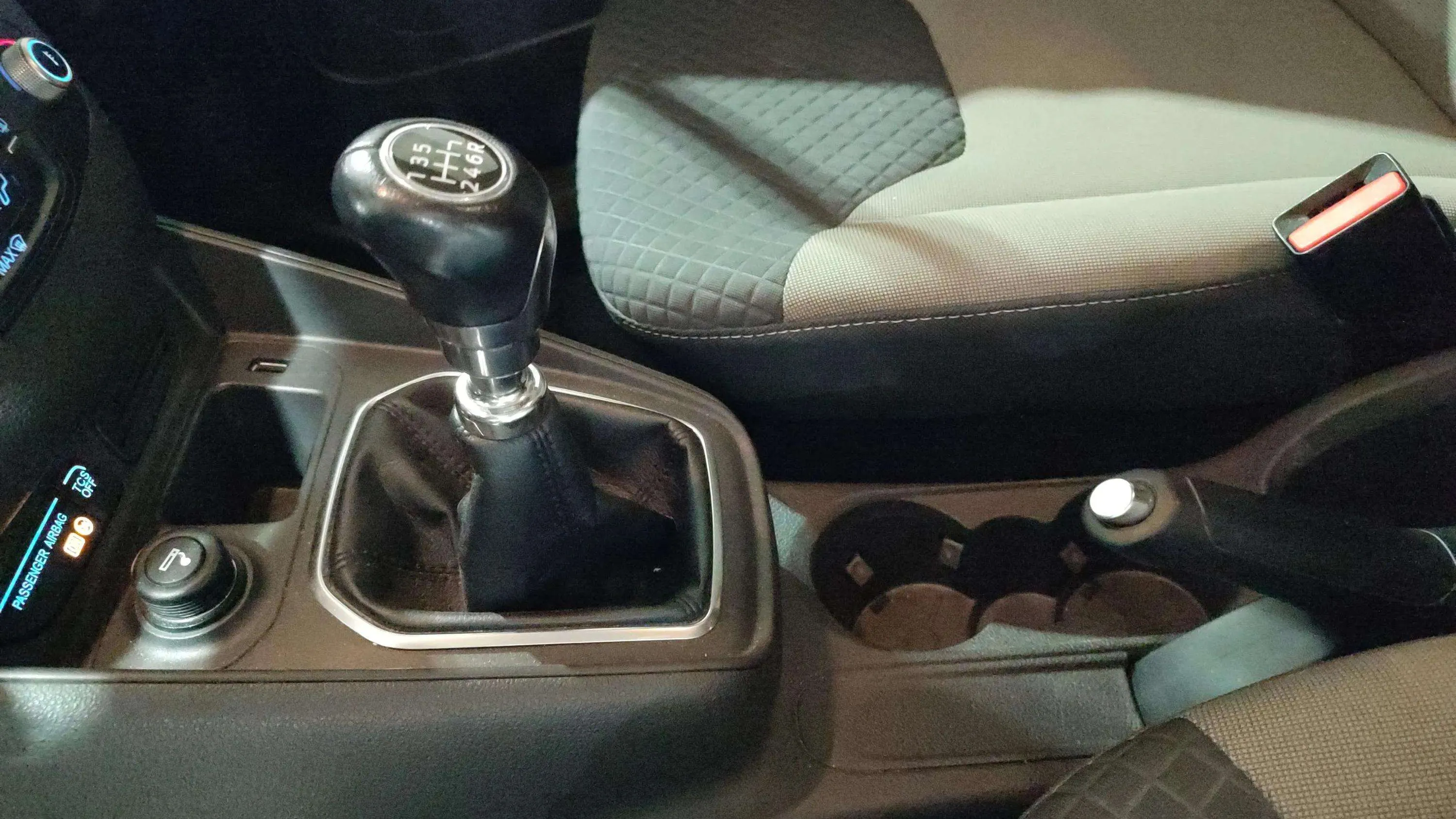 Ford Tourneo Courier 1.0 EcoBoost Titanium - foto 18