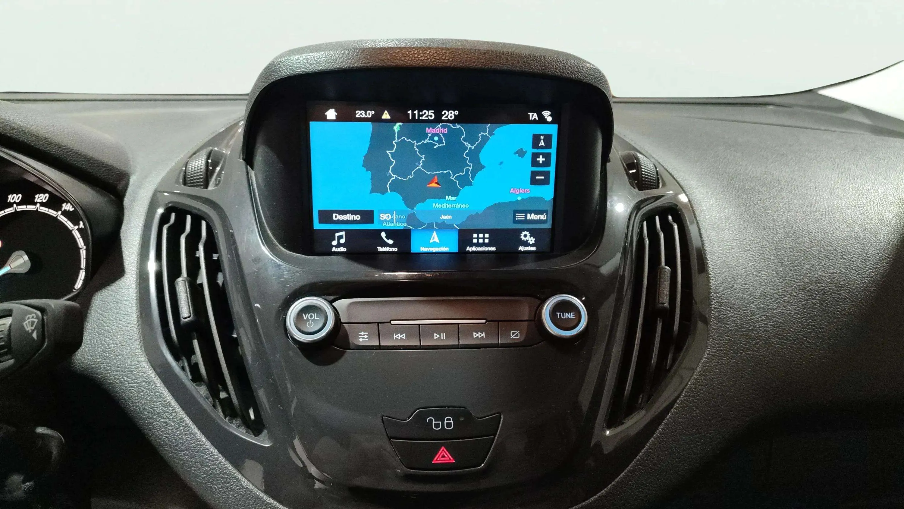 Ford Tourneo Courier 1.0 EcoBoost Titanium - foto 13
