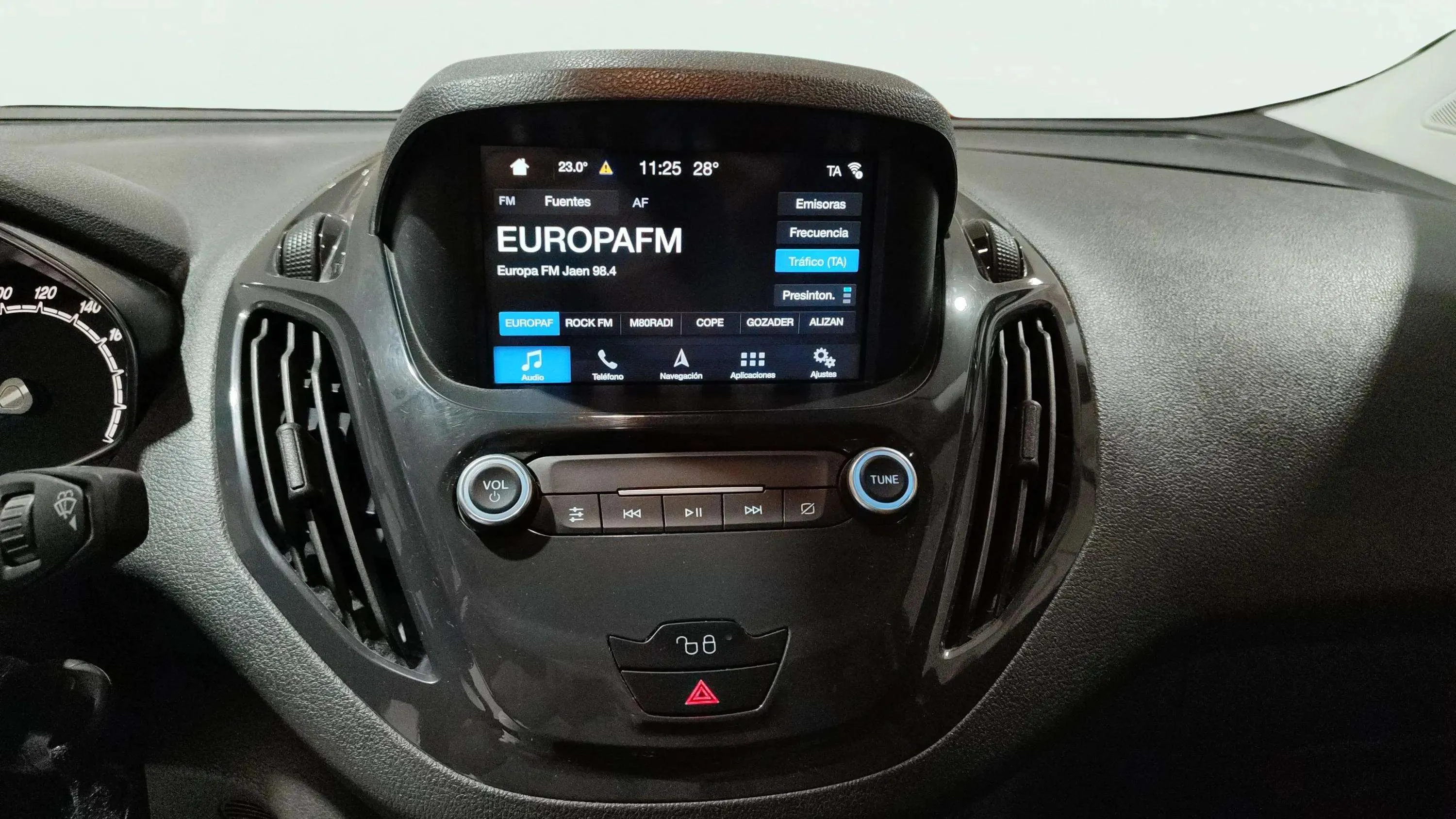 Ford Tourneo Courier 1.0 EcoBoost Titanium - foto 15