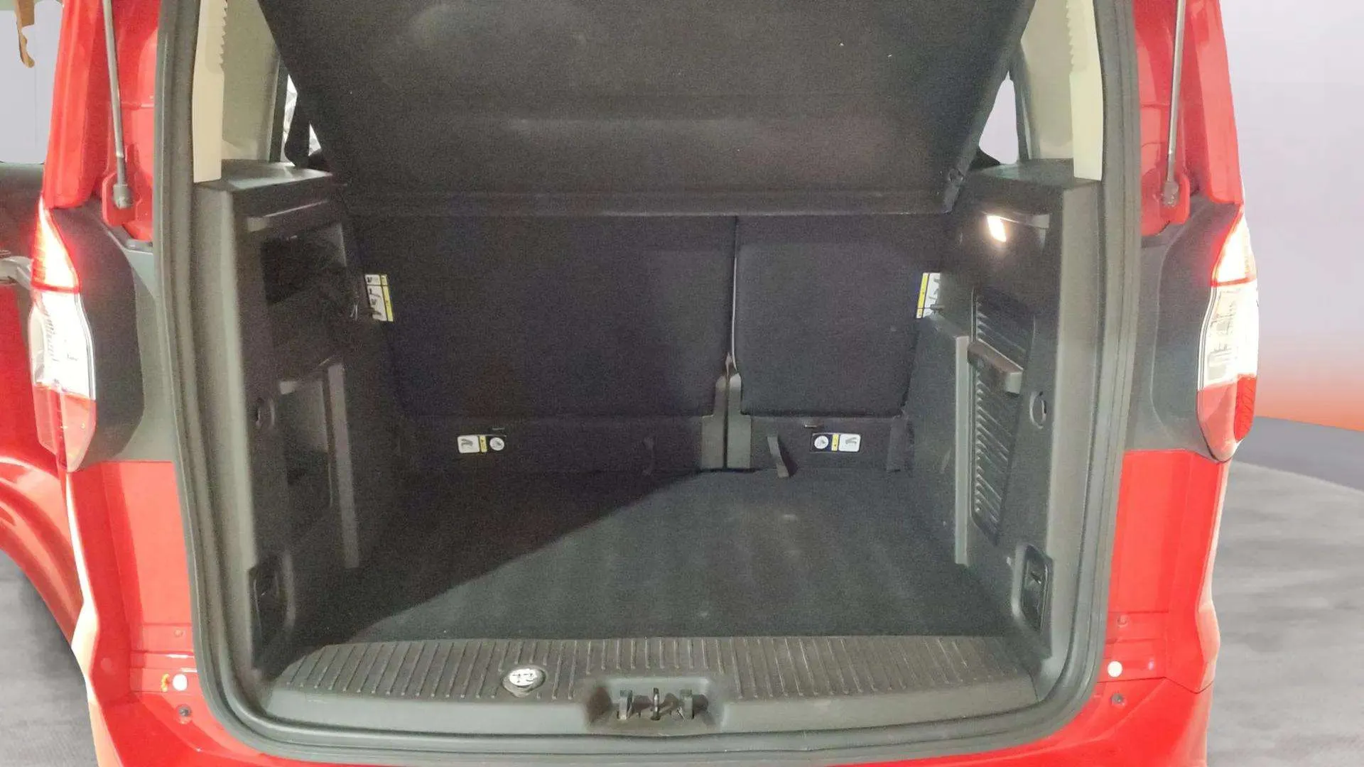 Ford Tourneo Courier 1.0 EcoBoost Titanium - foto 22